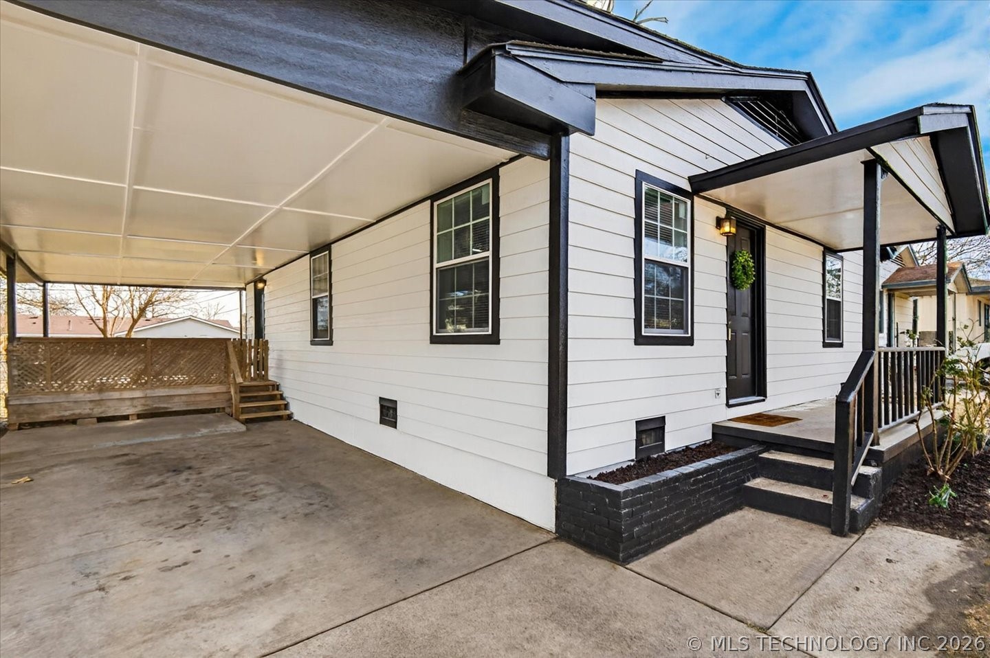 616 Se Greystone Avenue Property Photo 3