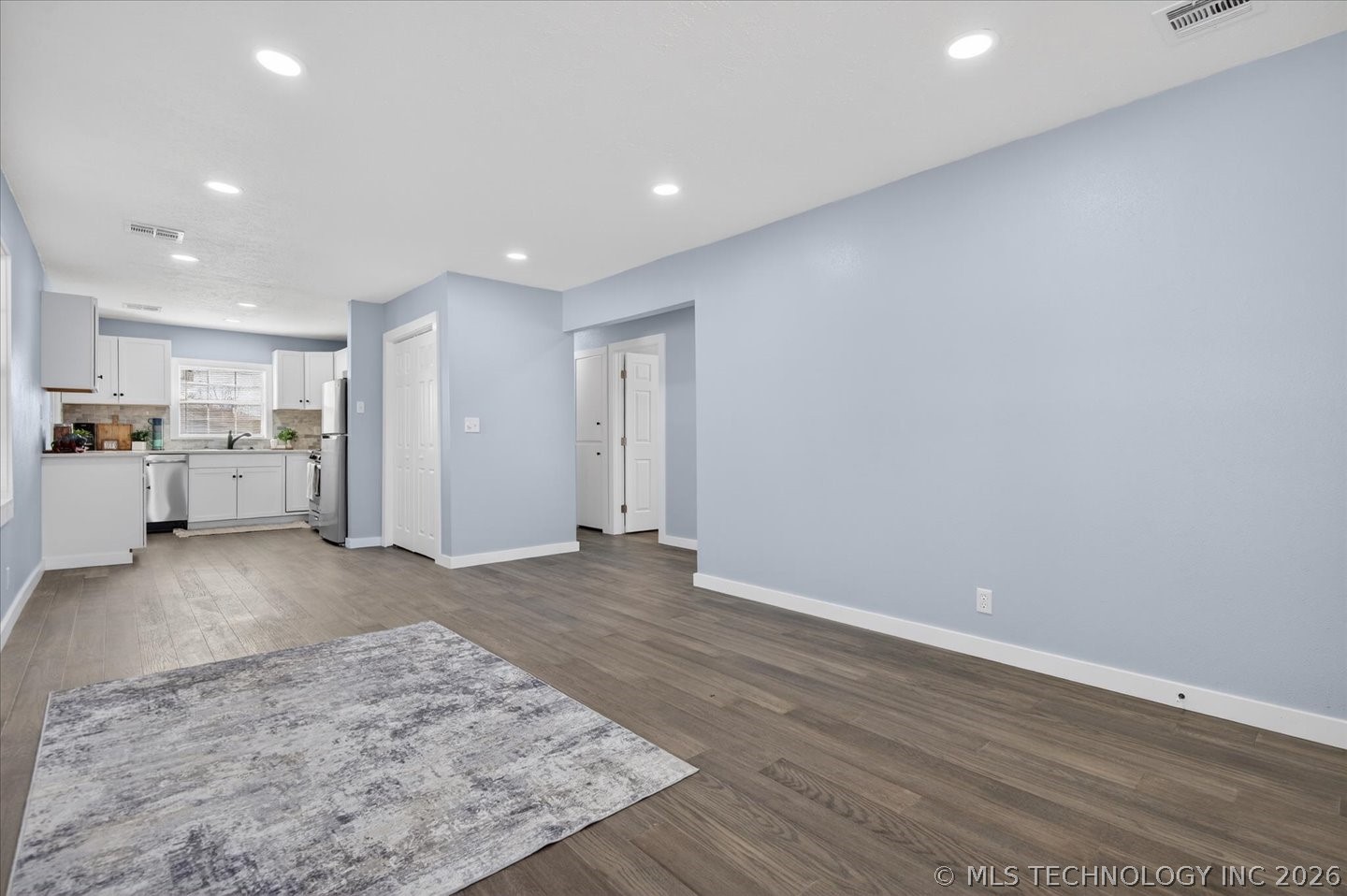 616 Se Greystone Avenue Property Photo 5