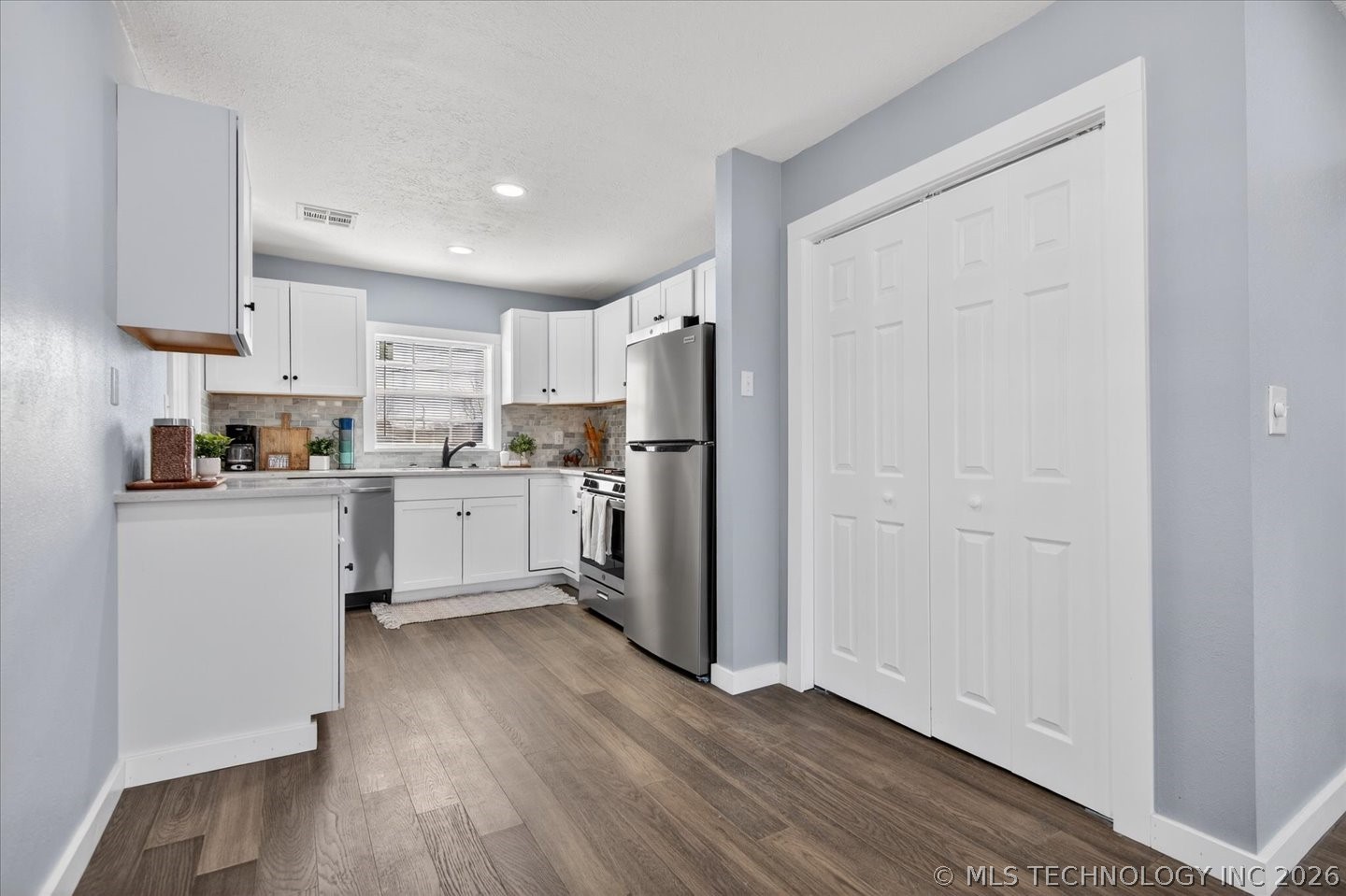 616 Se Greystone Avenue Property Photo 7