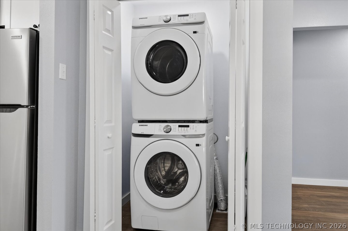 616 Se Greystone Avenue Property Photo 8