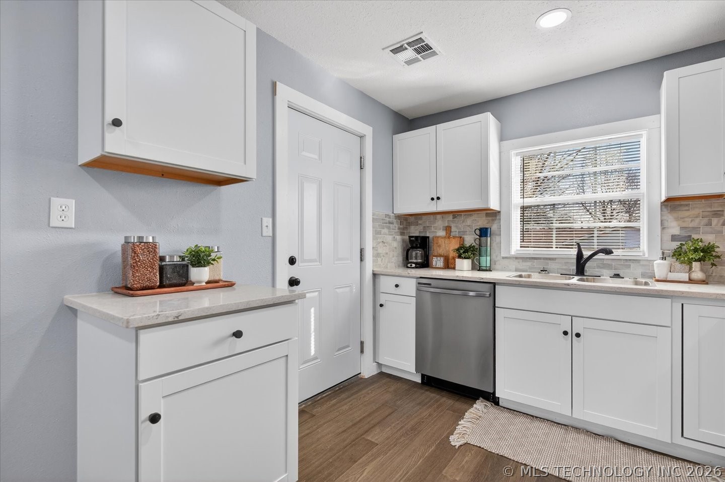 616 Se Greystone Avenue Property Photo 9