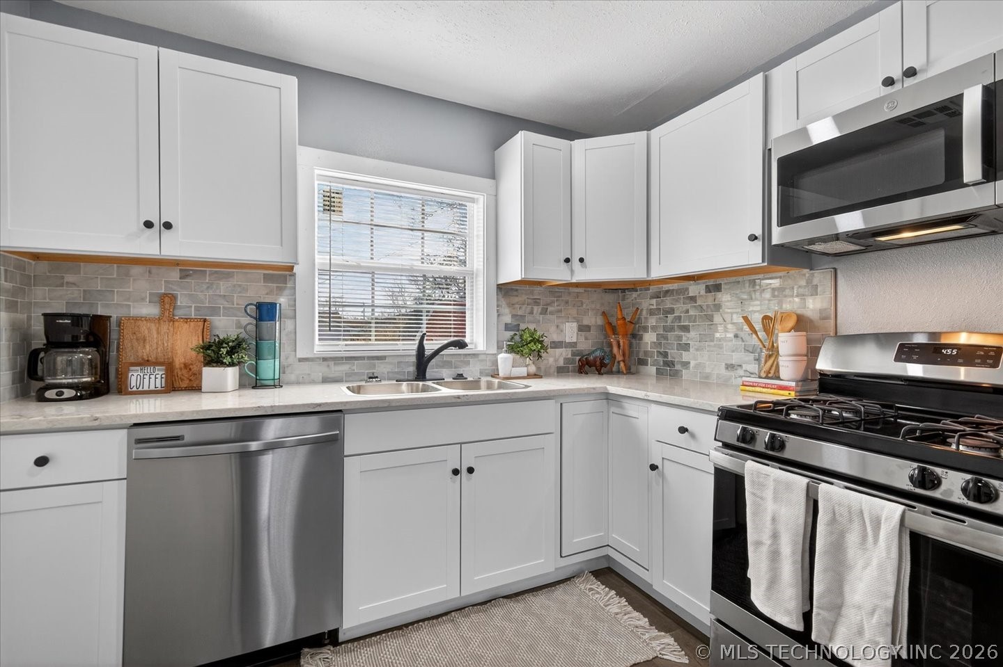 616 Se Greystone Avenue Property Photo 10