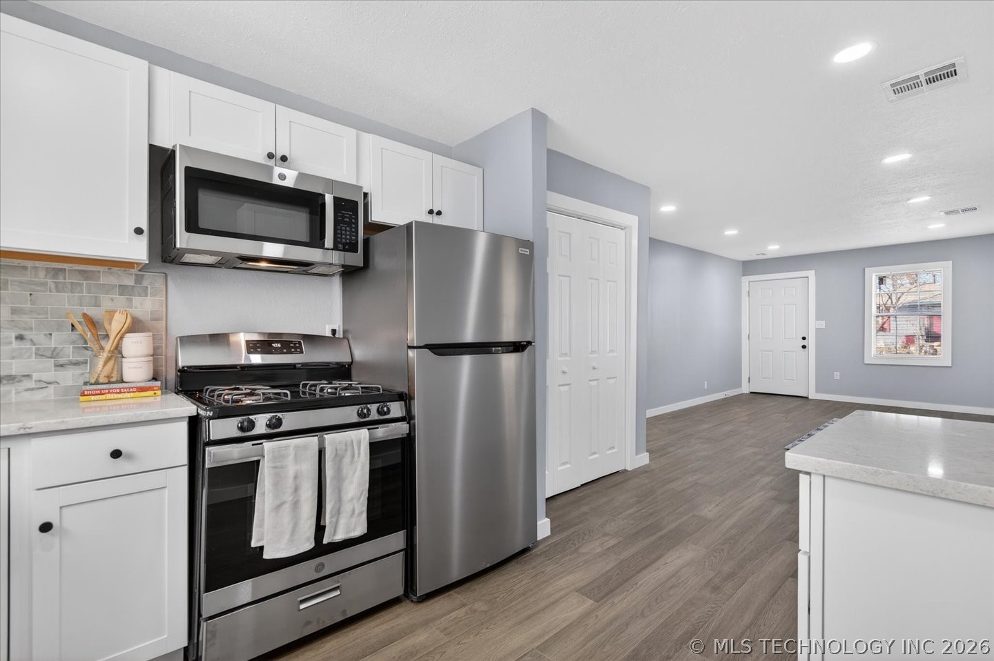 616 Se Greystone Avenue Property Photo 11