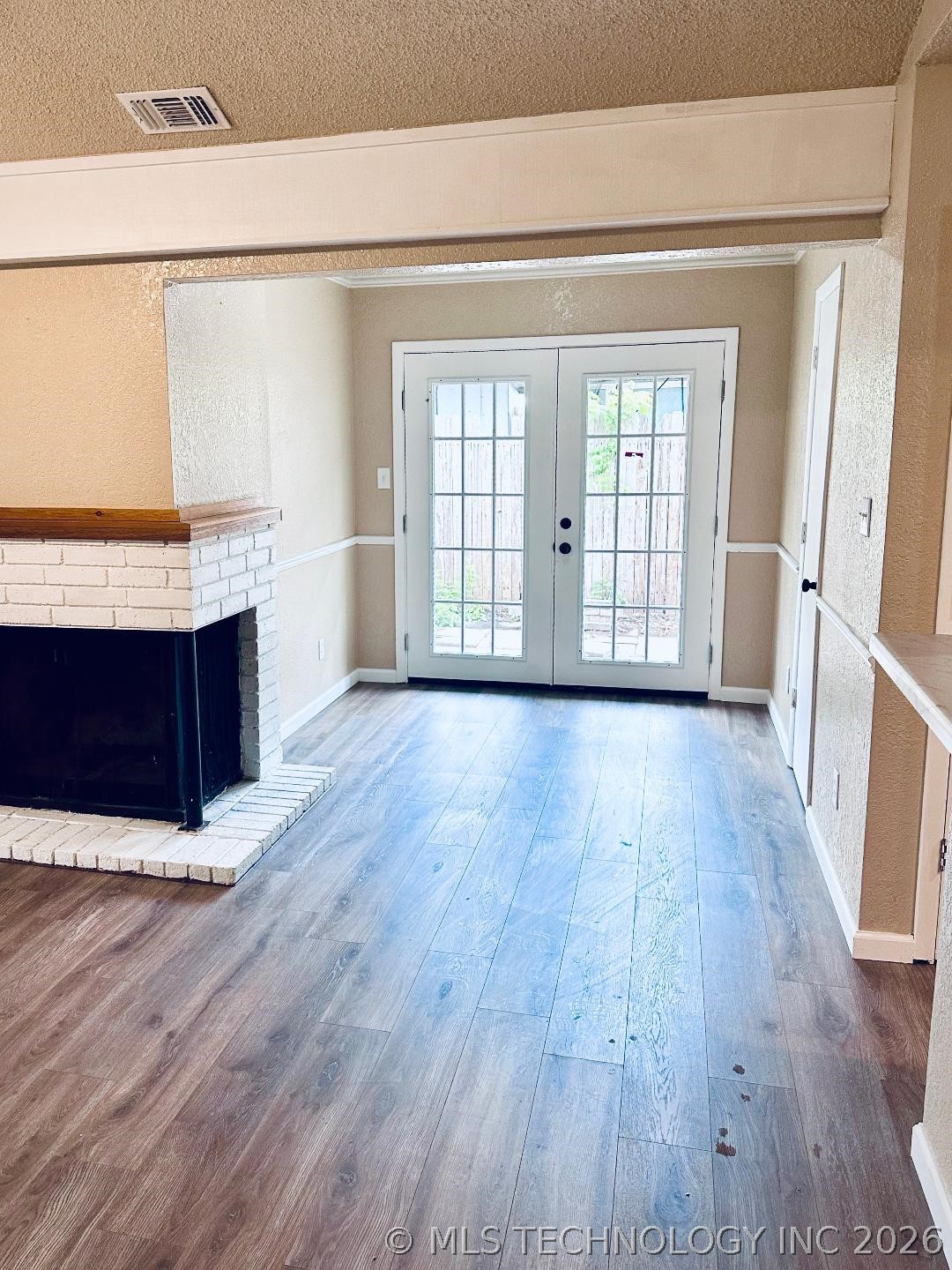 10928 E 16th Street Property Photo 5