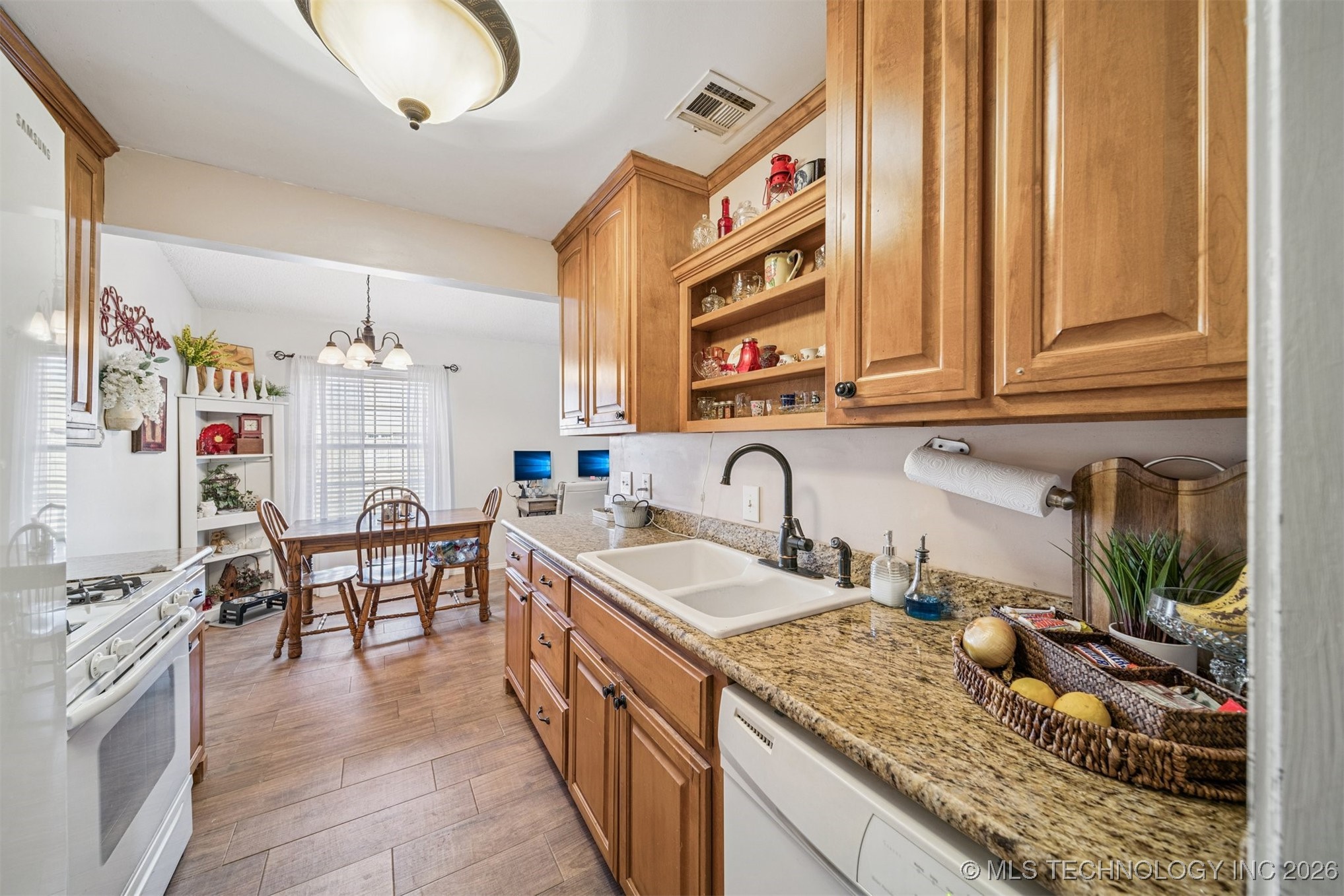 3600 Jennifer Property Photo 14