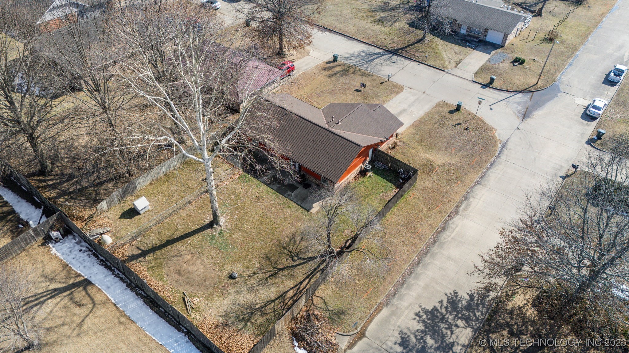 3600 Jennifer Property Photo 29