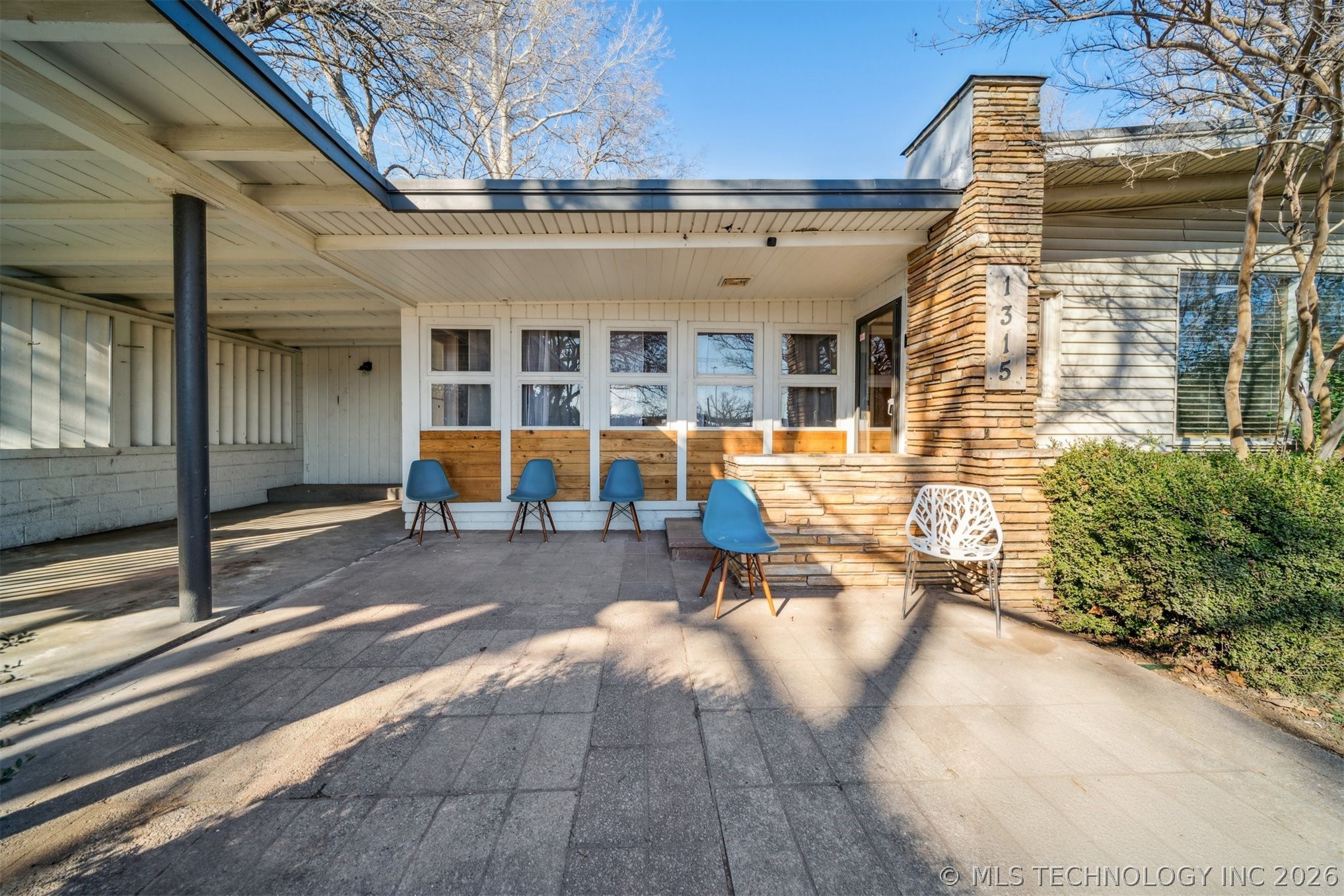 1315 W 49th Street Property Photo 5