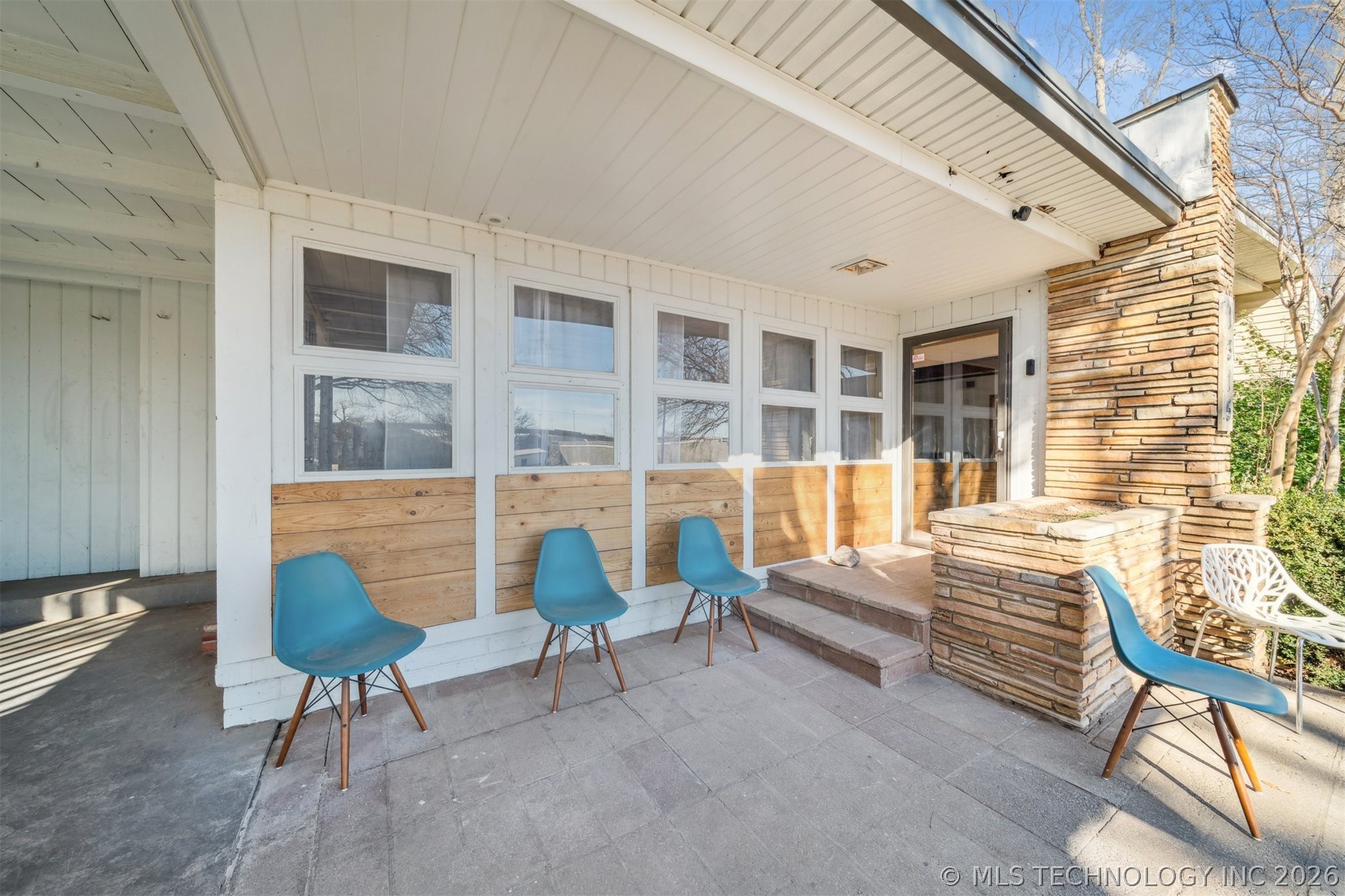 1315 W 49th Street Property Photo 6