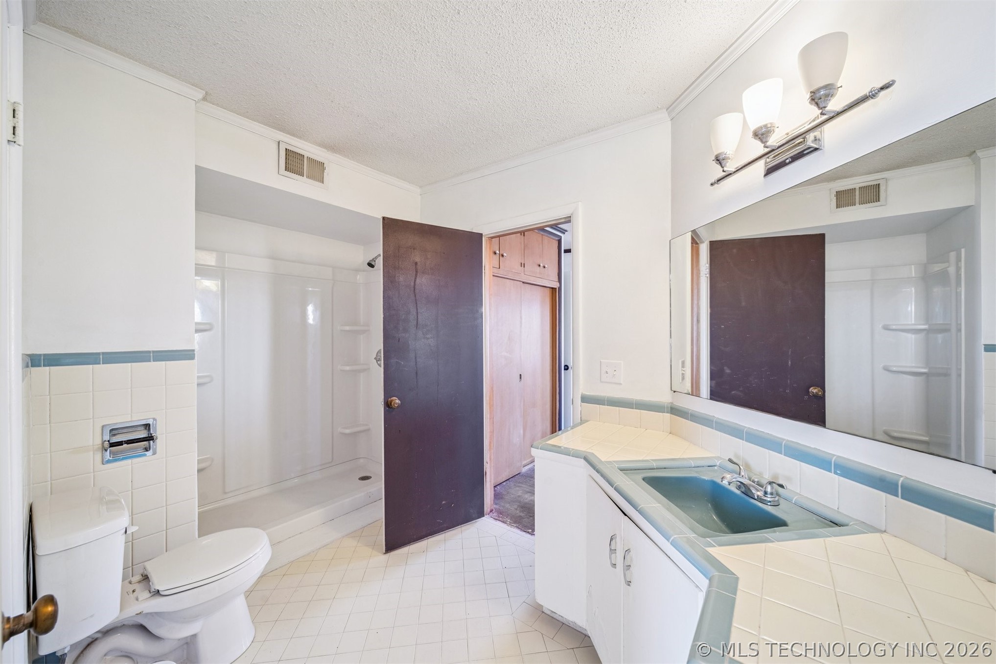 1315 W 49th Street Property Photo 14