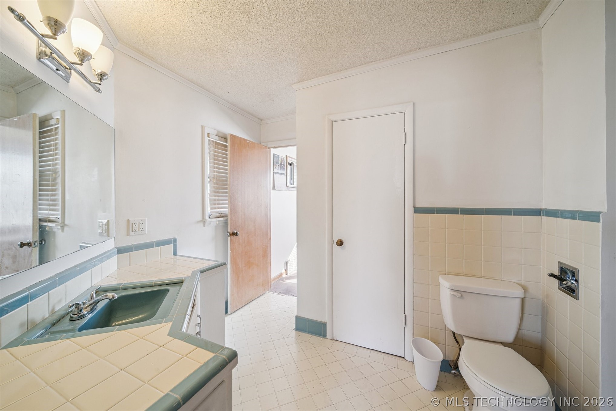 1315 W 49th Street Property Photo 15