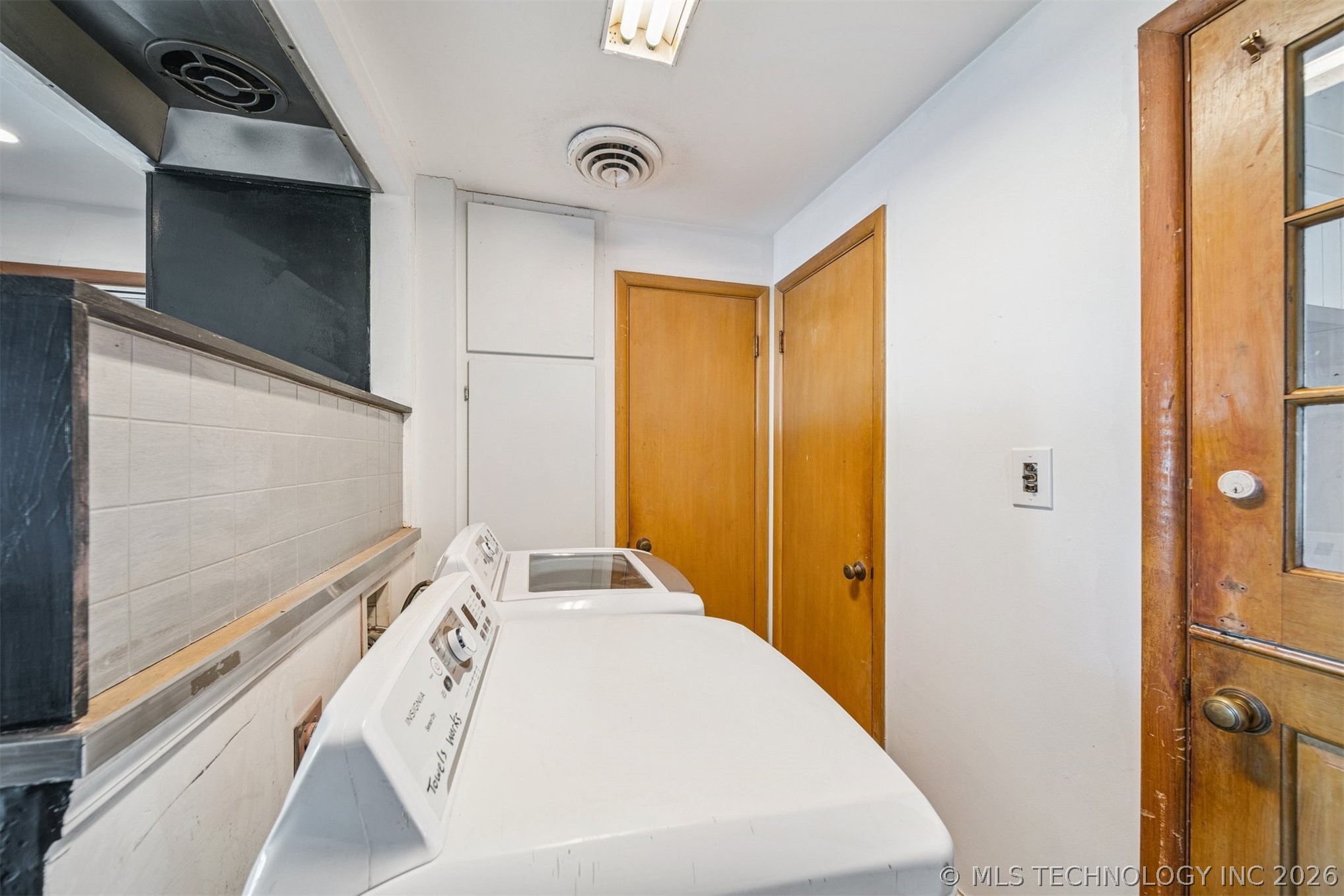 1315 W 49th Street Property Photo 28