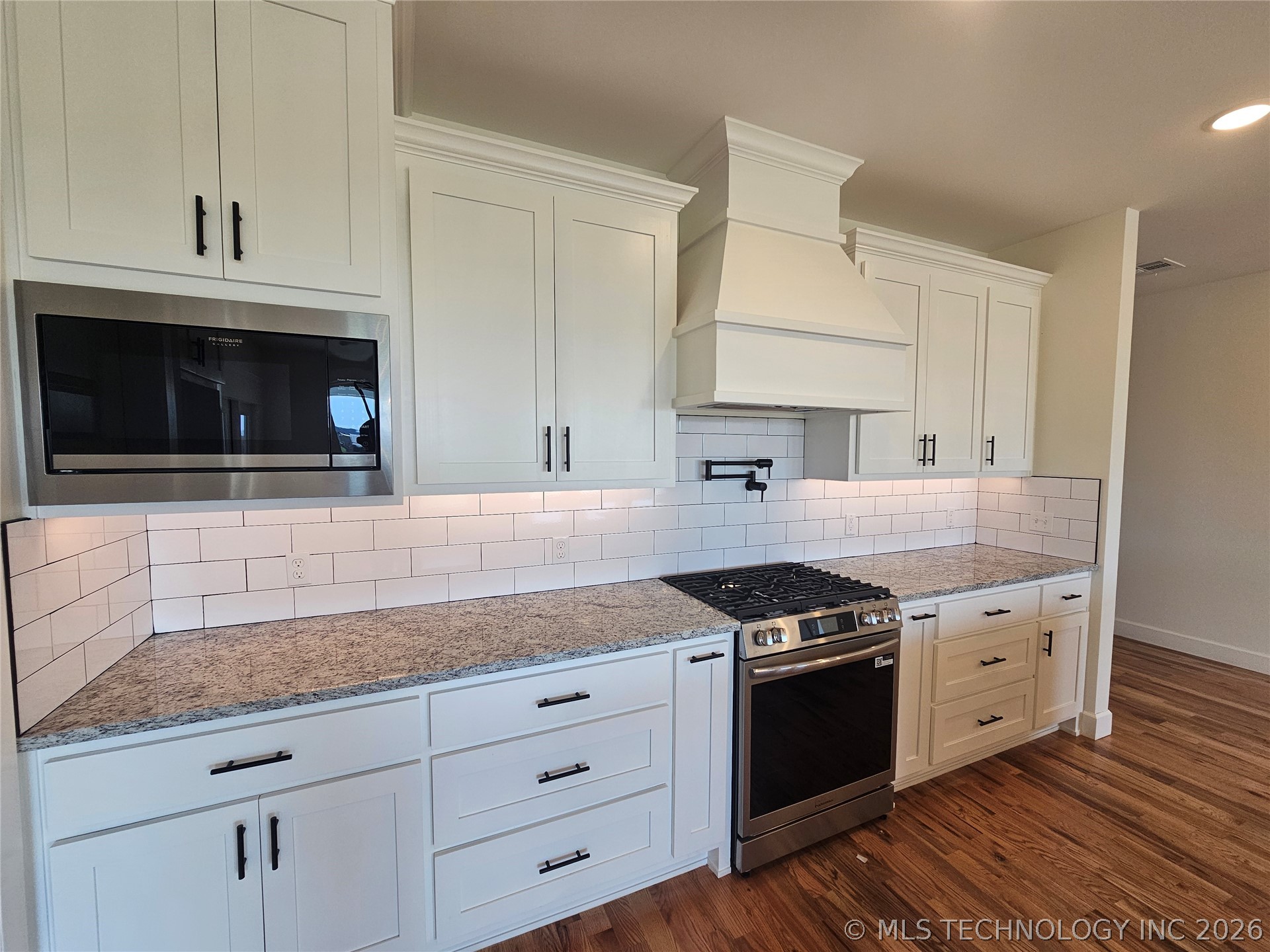 21481 S 4190 Road Property Photo 7