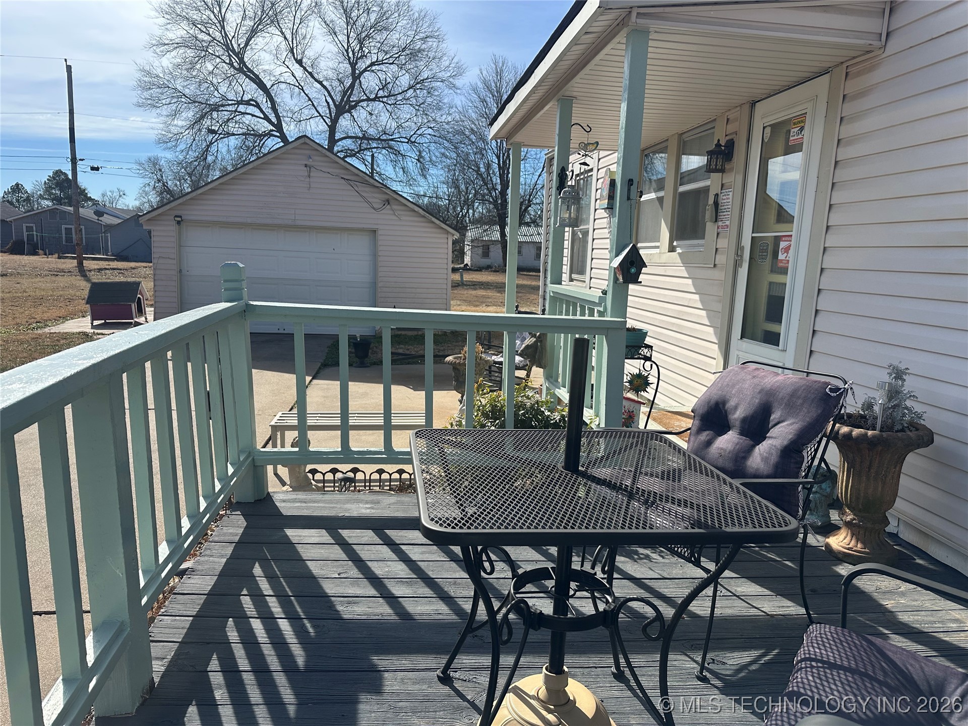 900 W 10th Street Property Photo 3