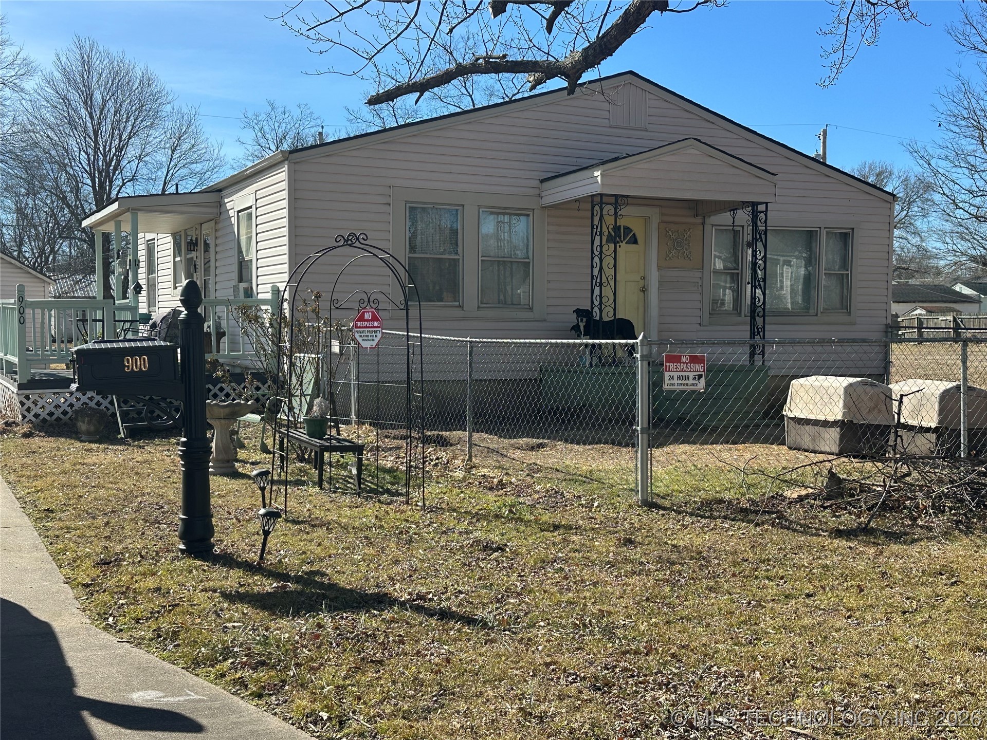 900 W 10th Street Property Photo 4