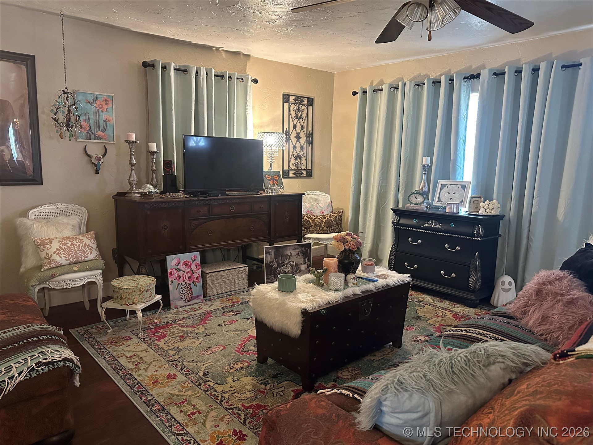 900 W 10th Street Property Photo 5