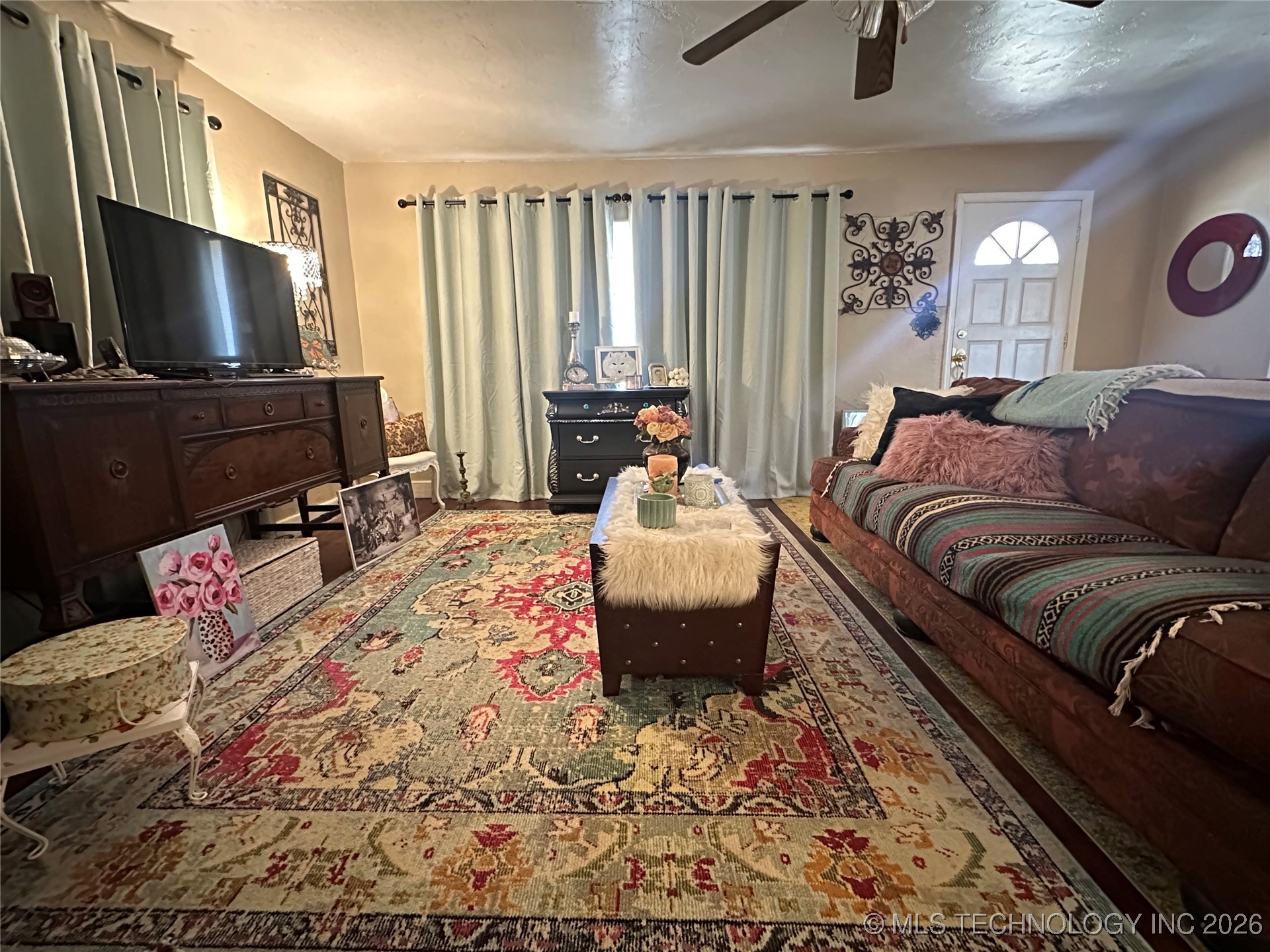 900 W 10th Street Property Photo 6