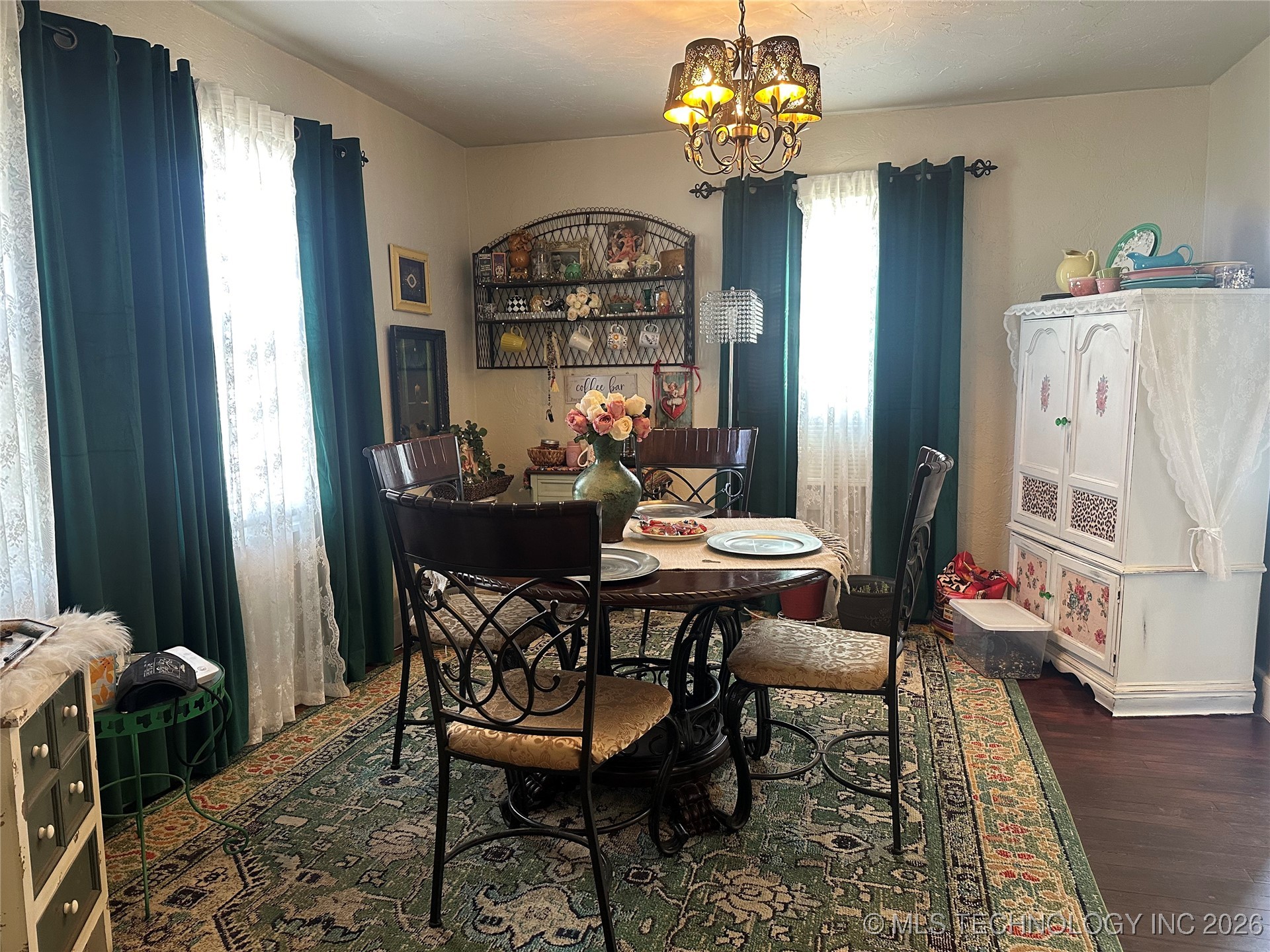 900 W 10th Street Property Photo 7