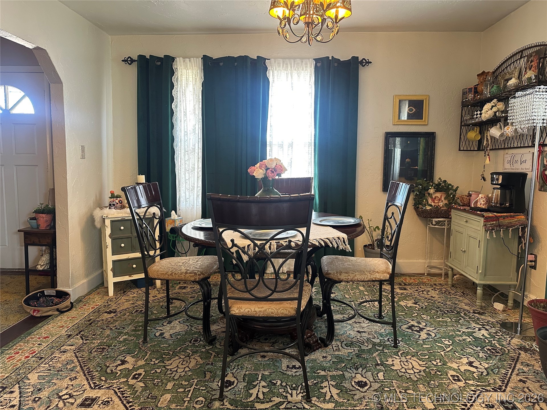 900 W 10th Street Property Photo 8