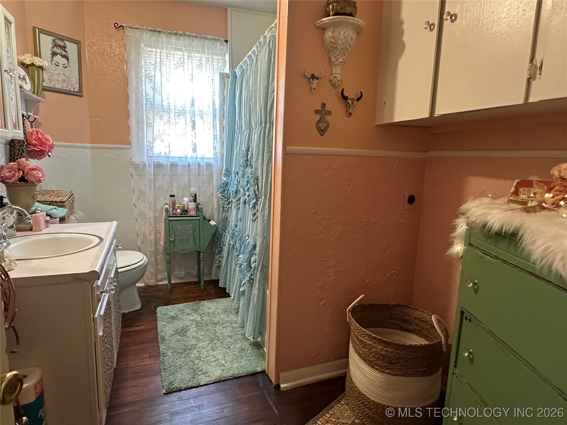 900 W 10th Street Property Photo 11