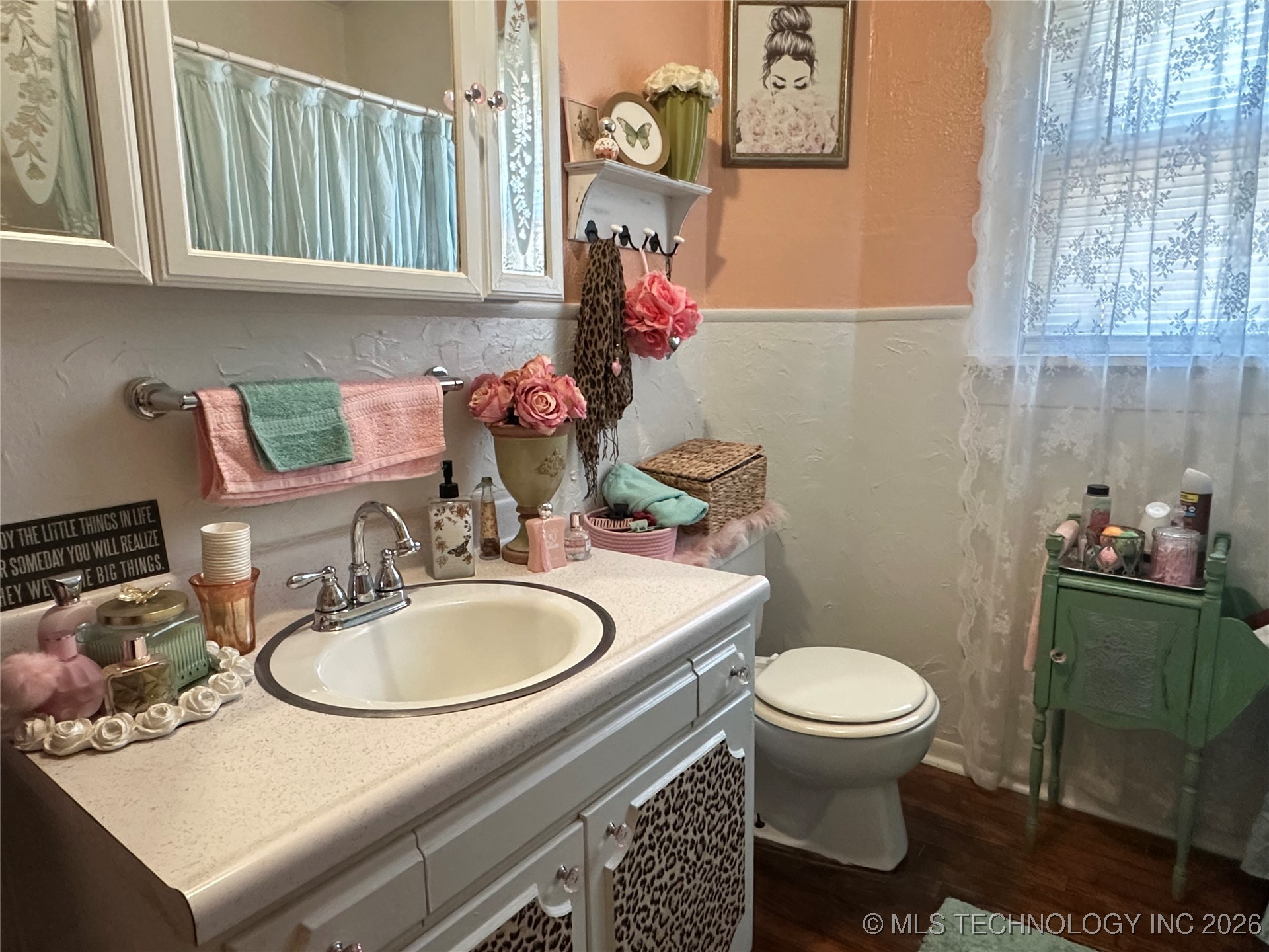 900 W 10th Street Property Photo 12