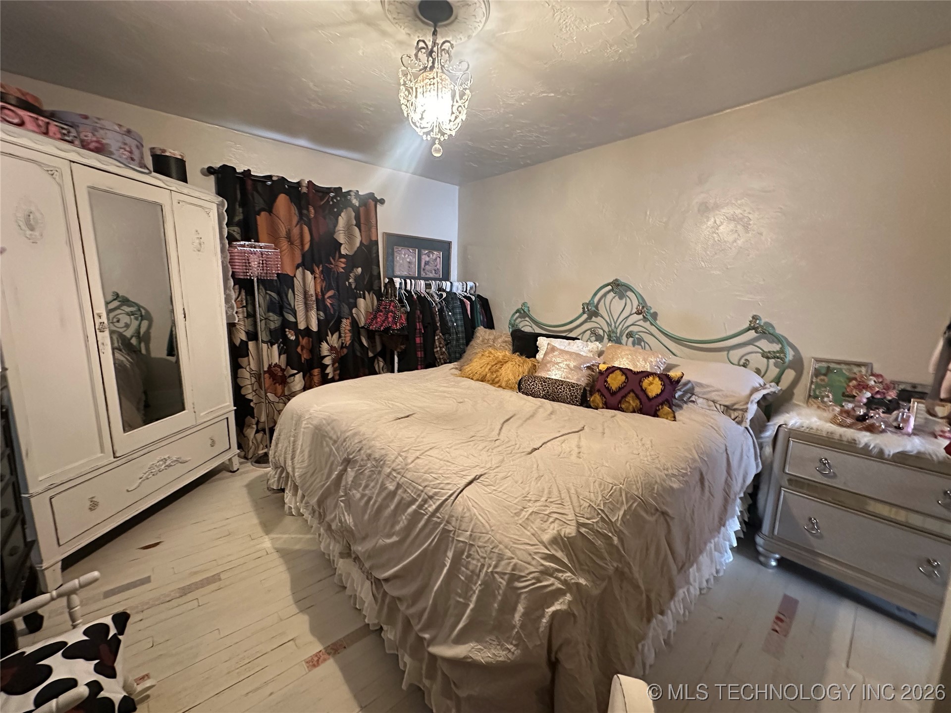 900 W 10th Street Property Photo 13