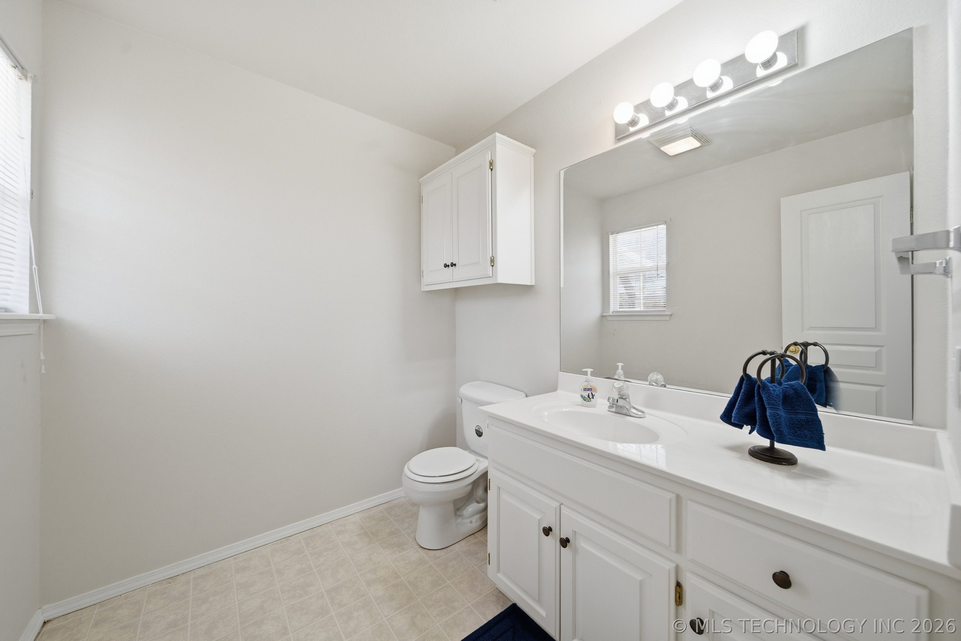 2310 S Hickory Street Property Photo 10