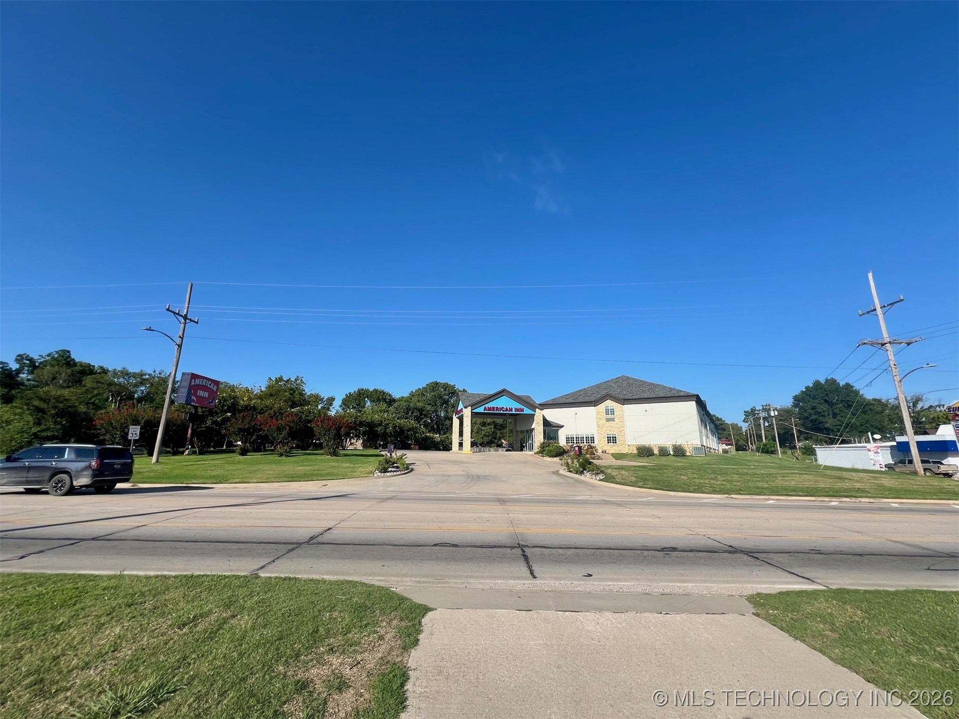 700 N 1st Street N Property Photo 4