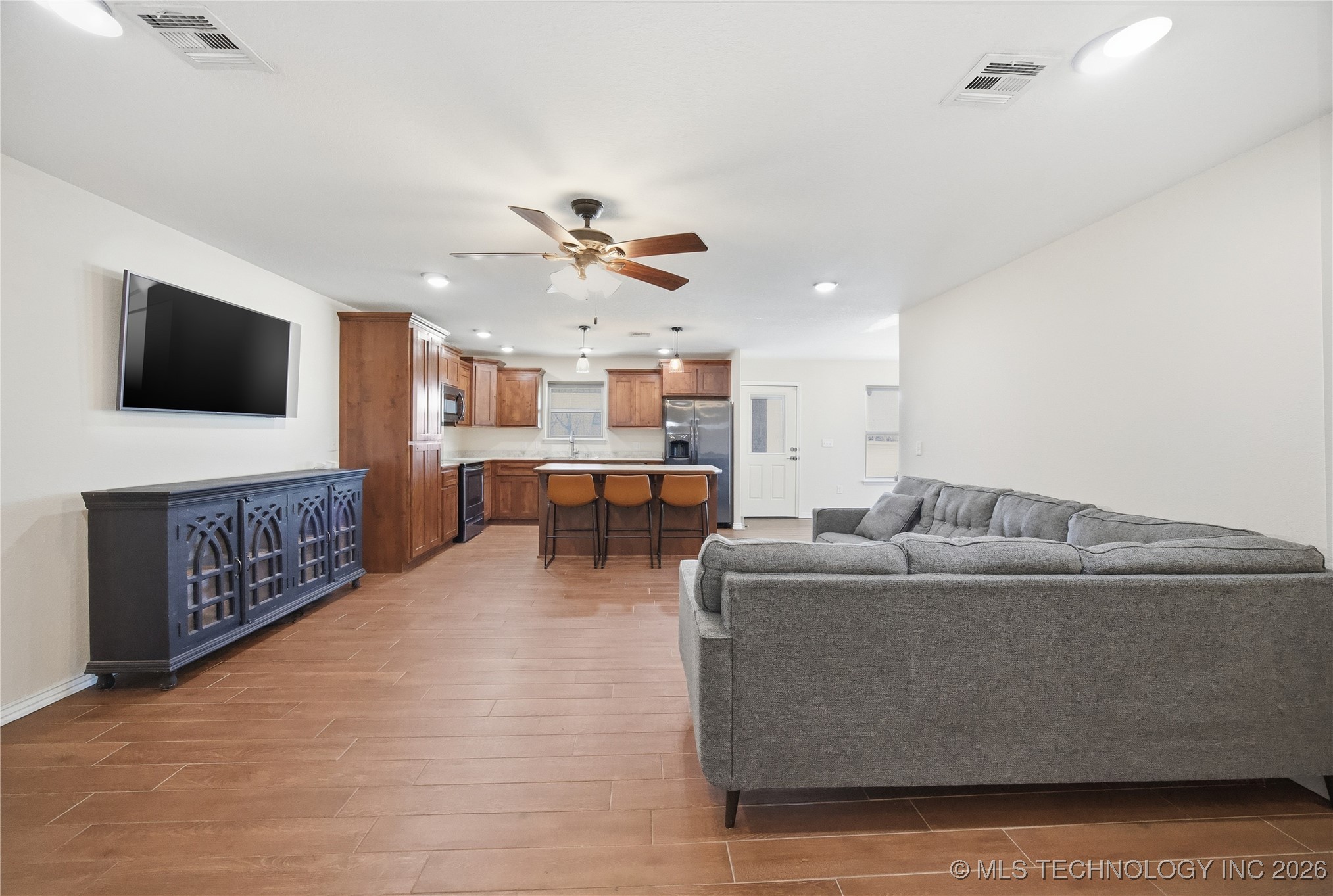 805 5th Street Property Photo 3