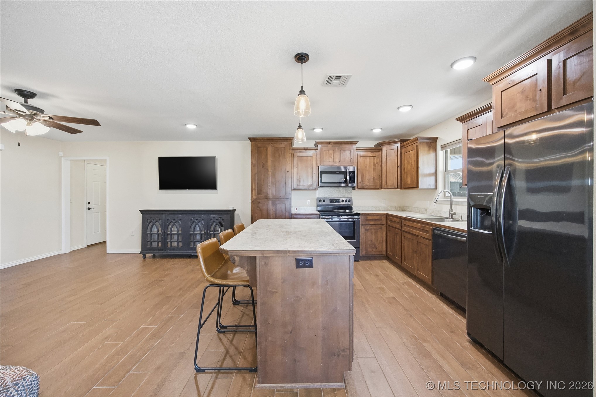 805 5th Street Property Photo 6