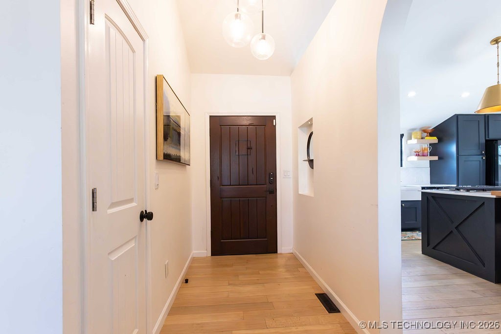 2709 E 61st Street Property Photo 5