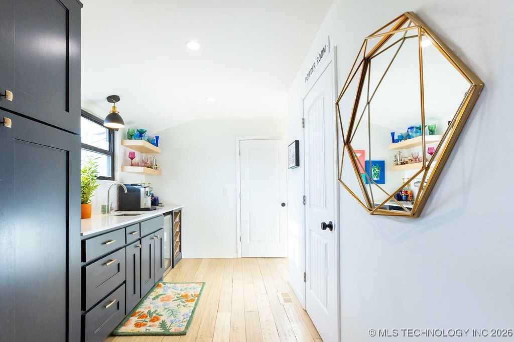 2709 E 61st Street Property Photo 10