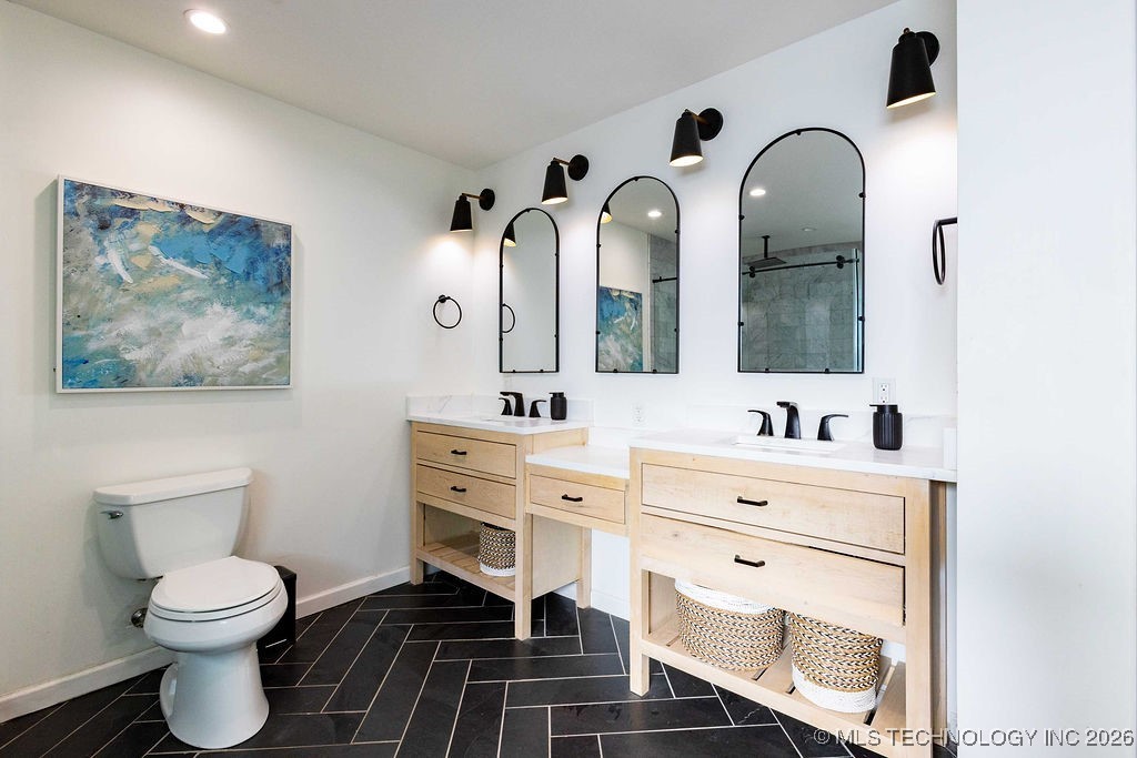 2709 E 61st Street Property Photo 21