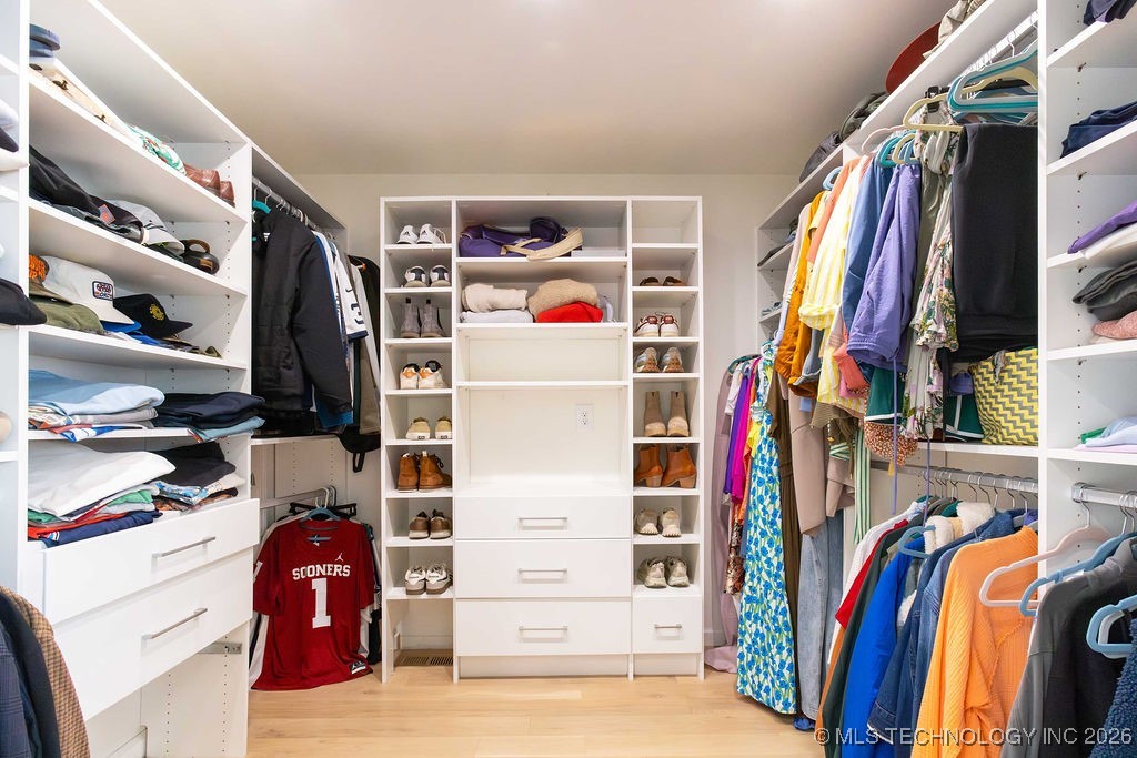 2709 E 61st Street Property Photo 24