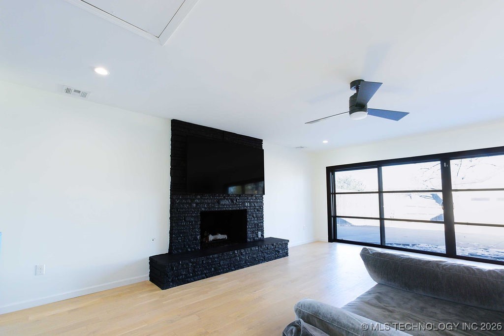 2709 E 61st Street Property Photo 32