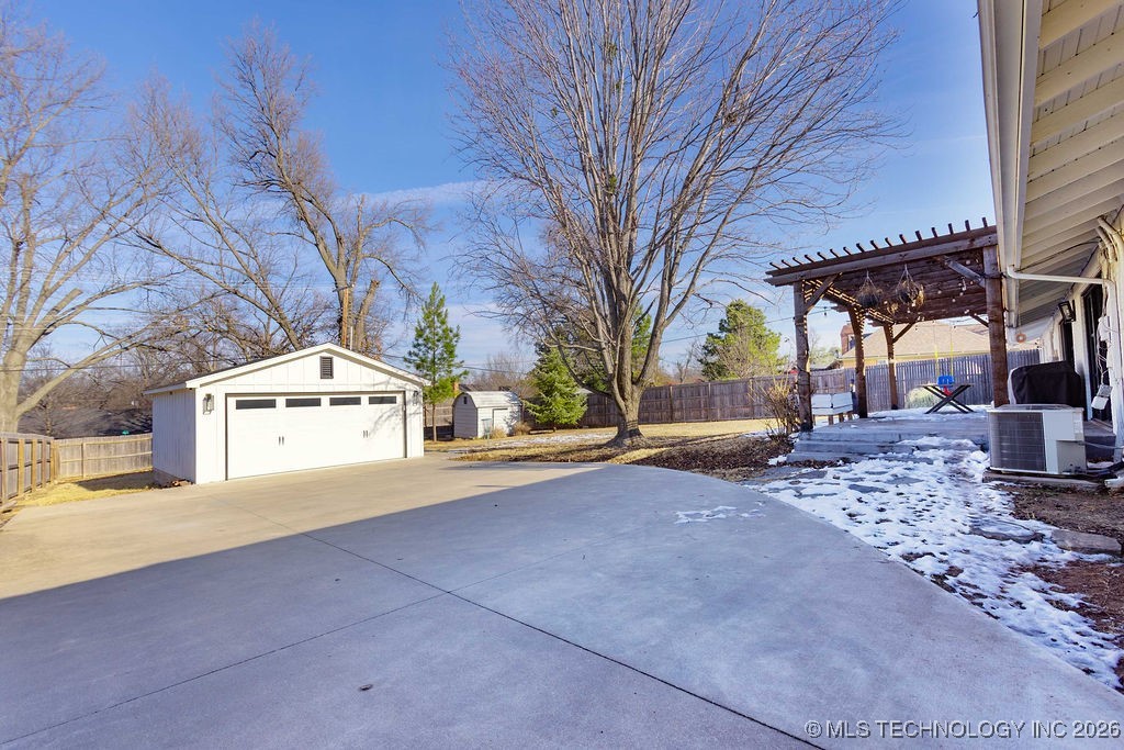 2709 E 61st Street Property Photo 35