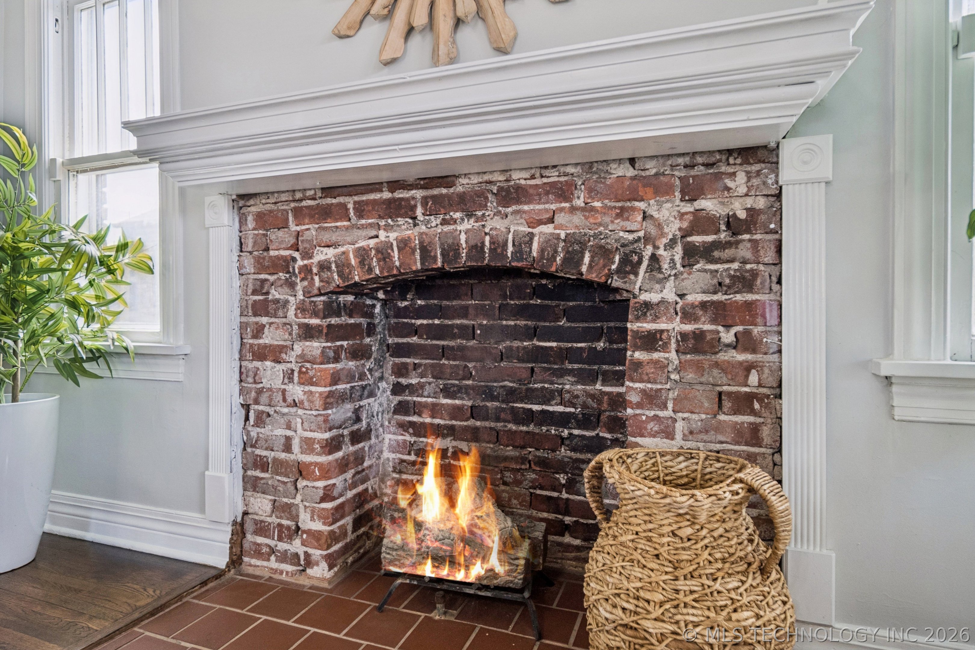 1211 S Jackson Avenue Property Photo 4