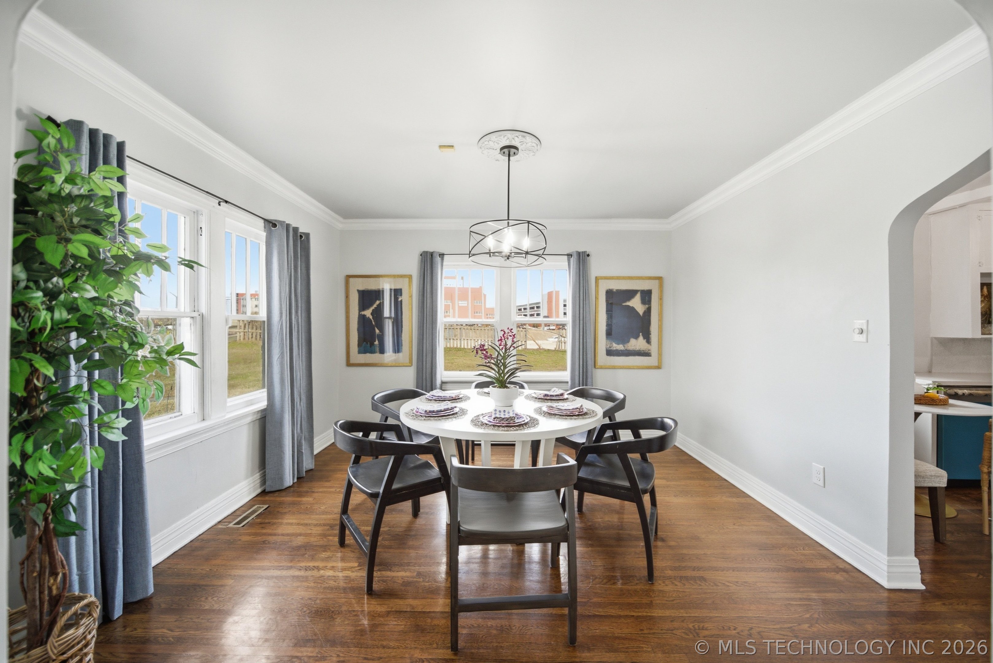 1211 S Jackson Avenue Property Photo 6