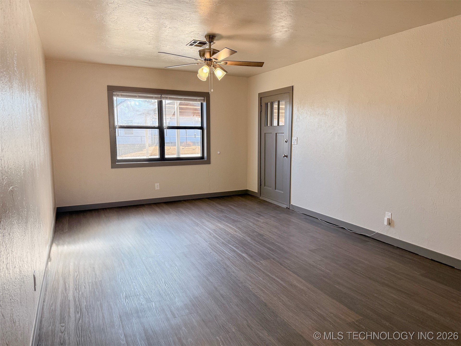 624 W Kirk Street Property Photo 6