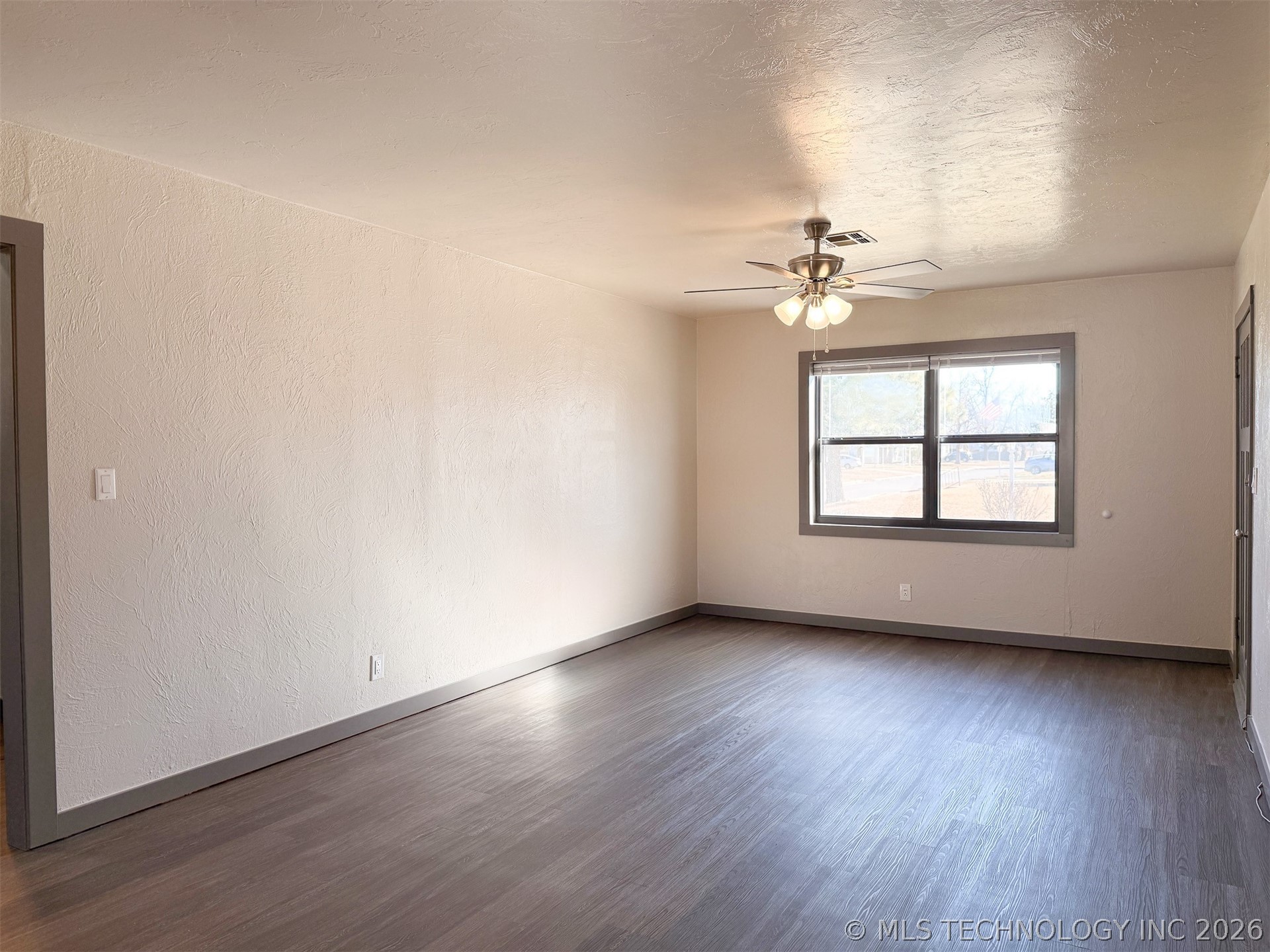 624 W Kirk Street Property Photo 8