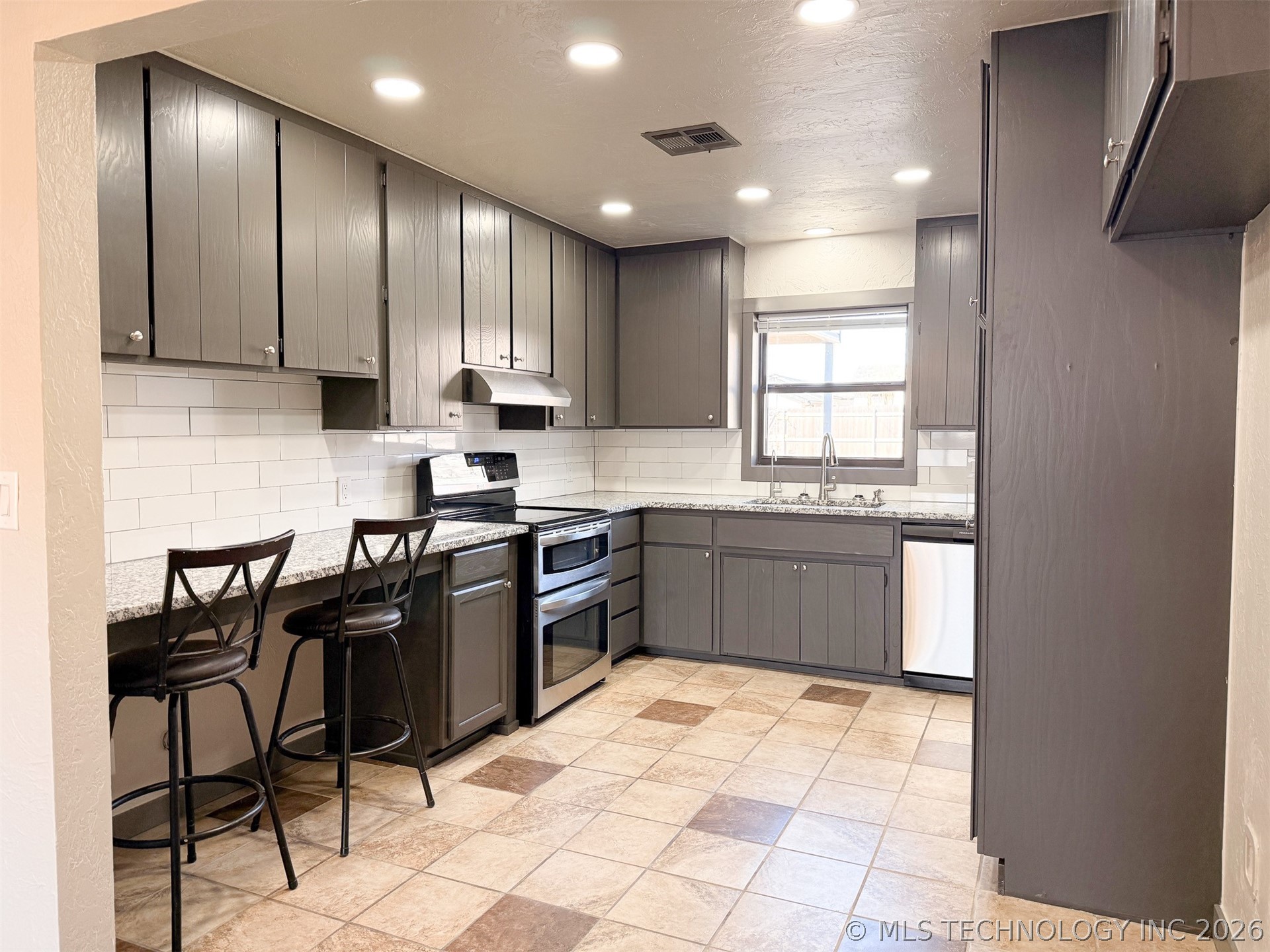 624 W Kirk Street Property Photo 9