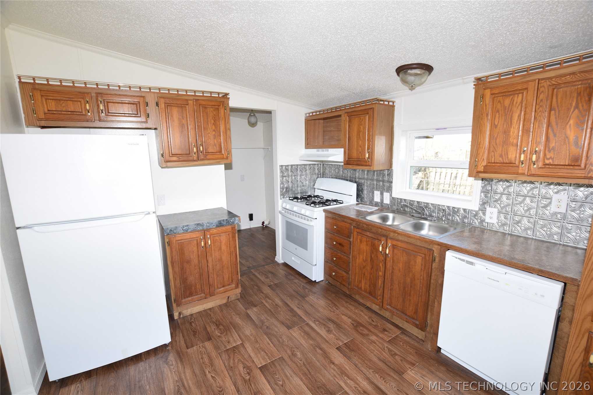 413 W Willow Street Property Photo 13