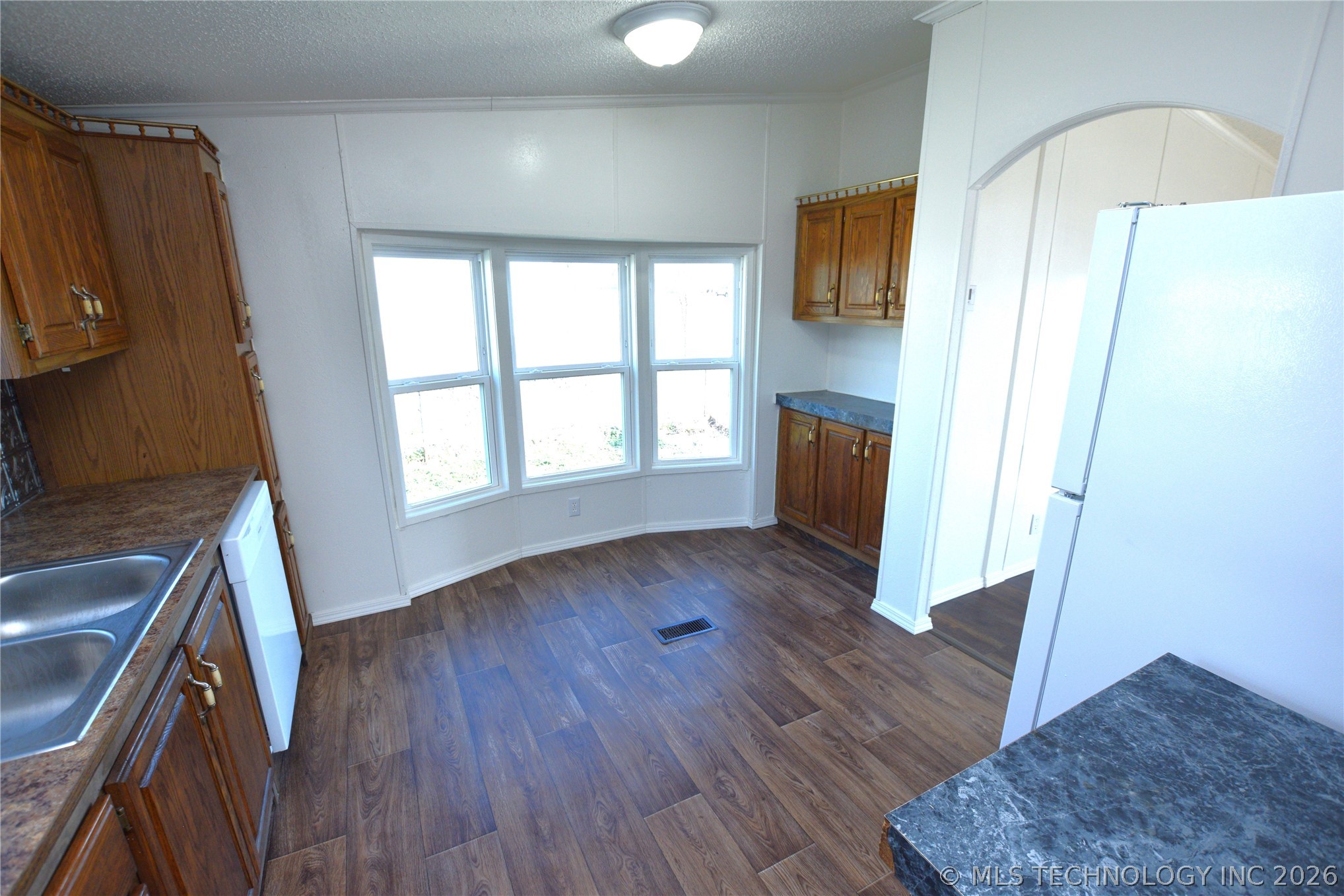 413 W Willow Street Property Photo 15