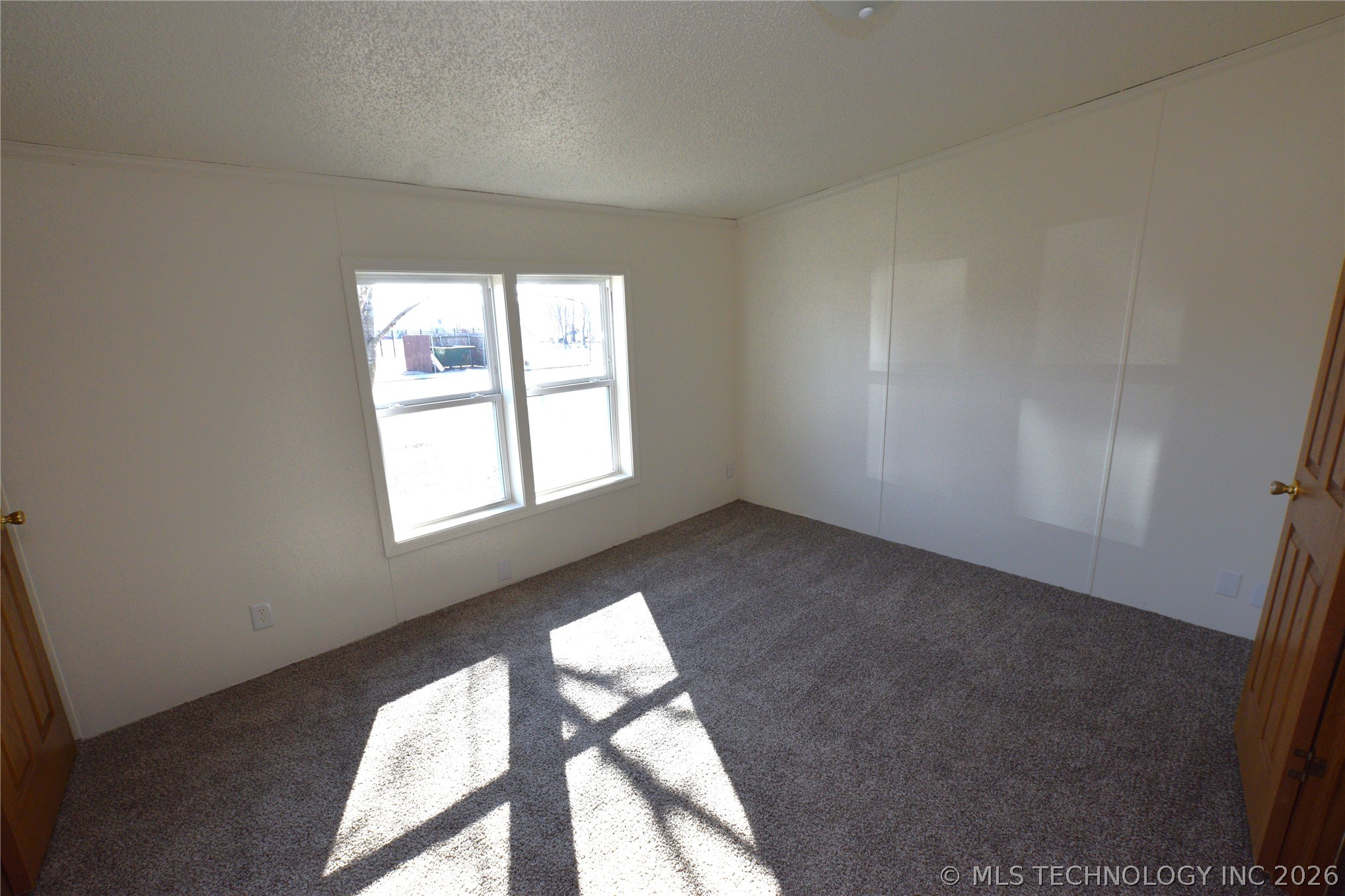 413 W Willow Street Property Photo 17