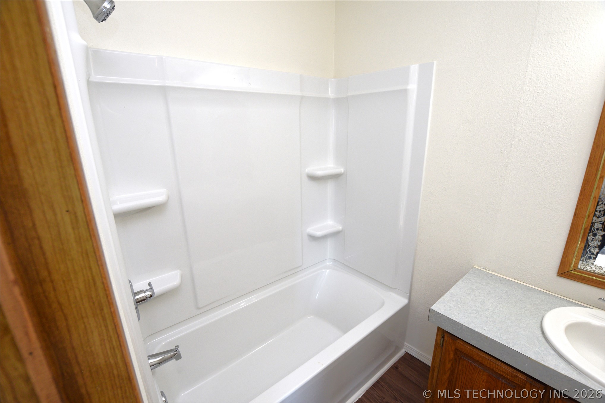 413 W Willow Street Property Photo 18