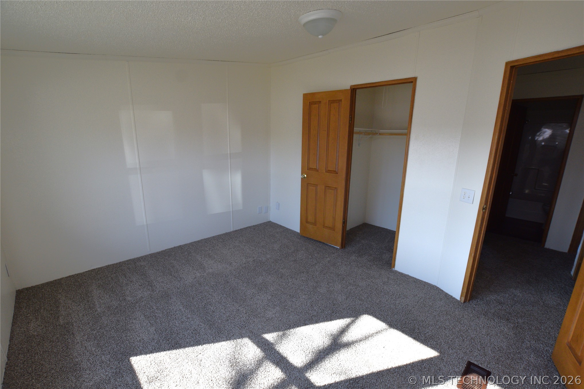 413 W Willow Street Property Photo 21