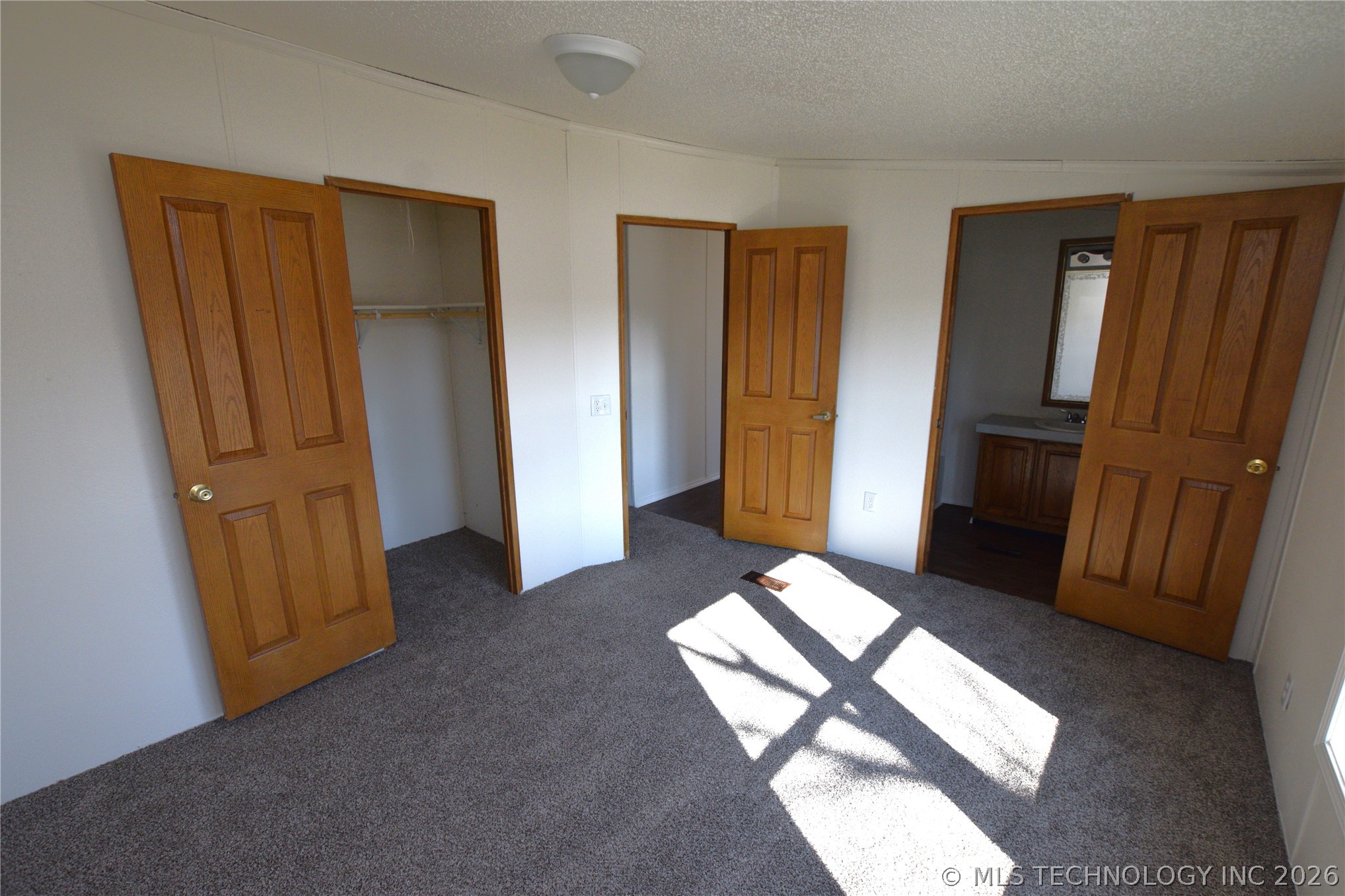 413 W Willow Street Property Photo 22