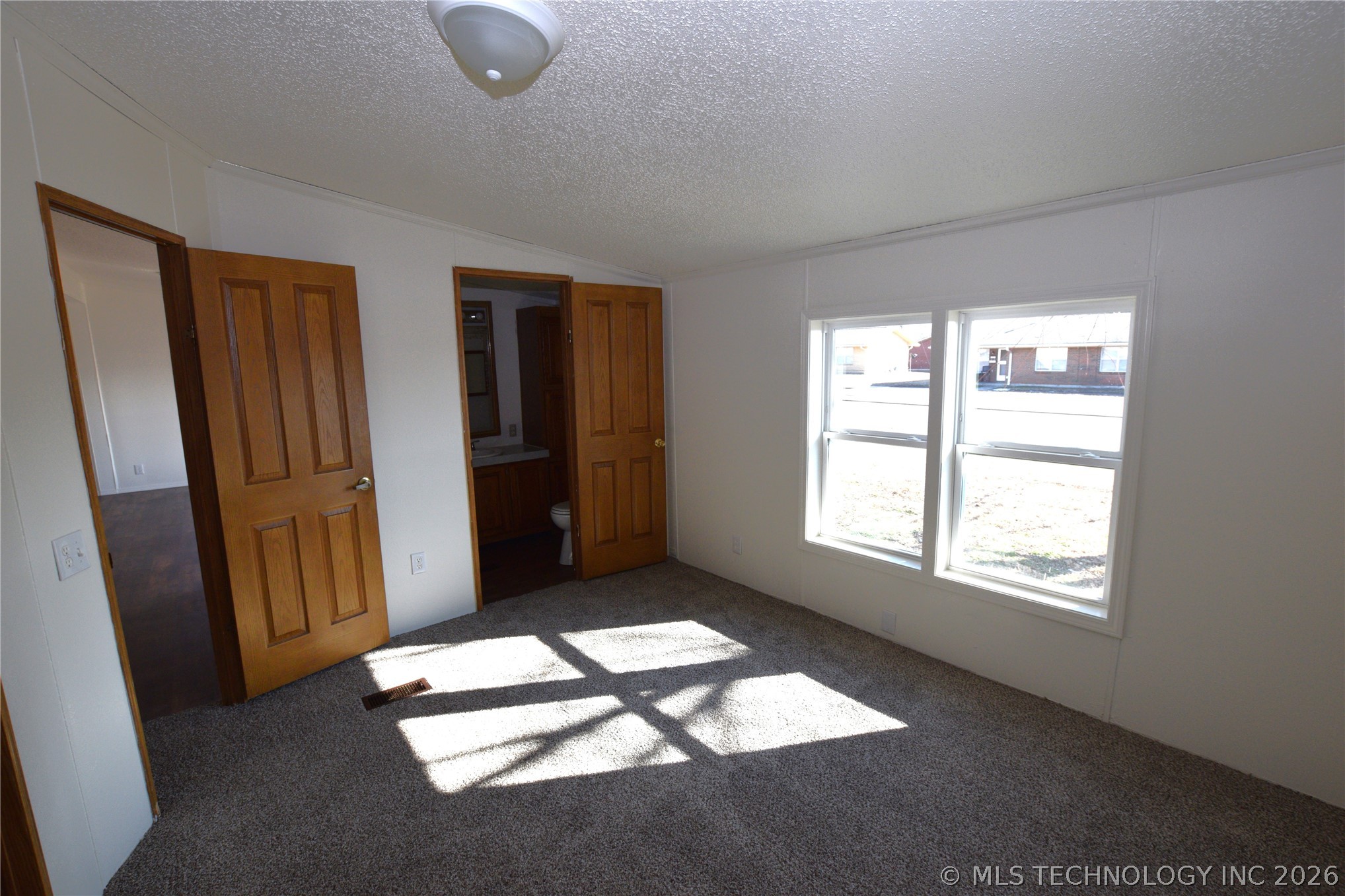 413 W Willow Street Property Photo 23