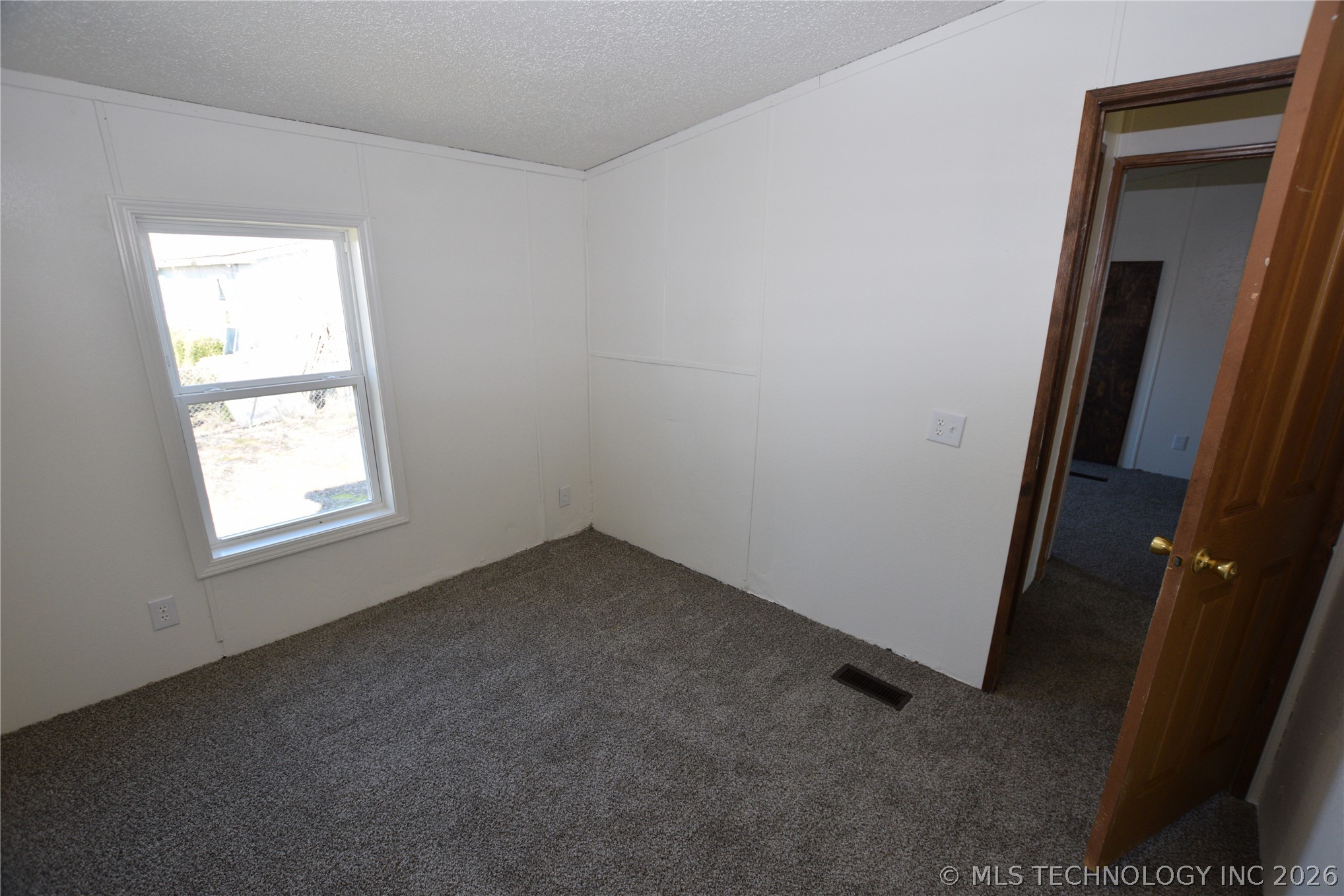 413 W Willow Street Property Photo 25