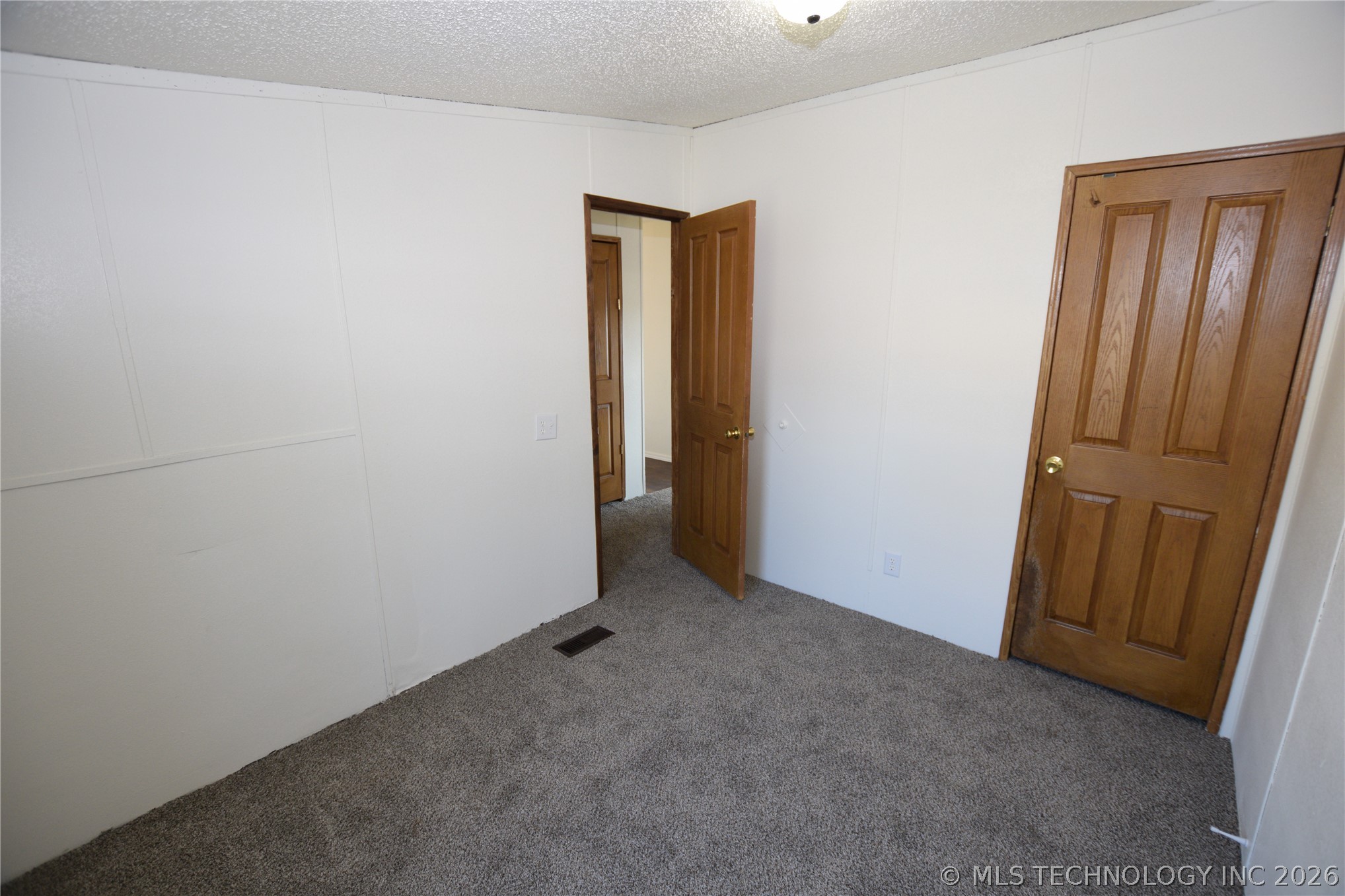 413 W Willow Street Property Photo 26