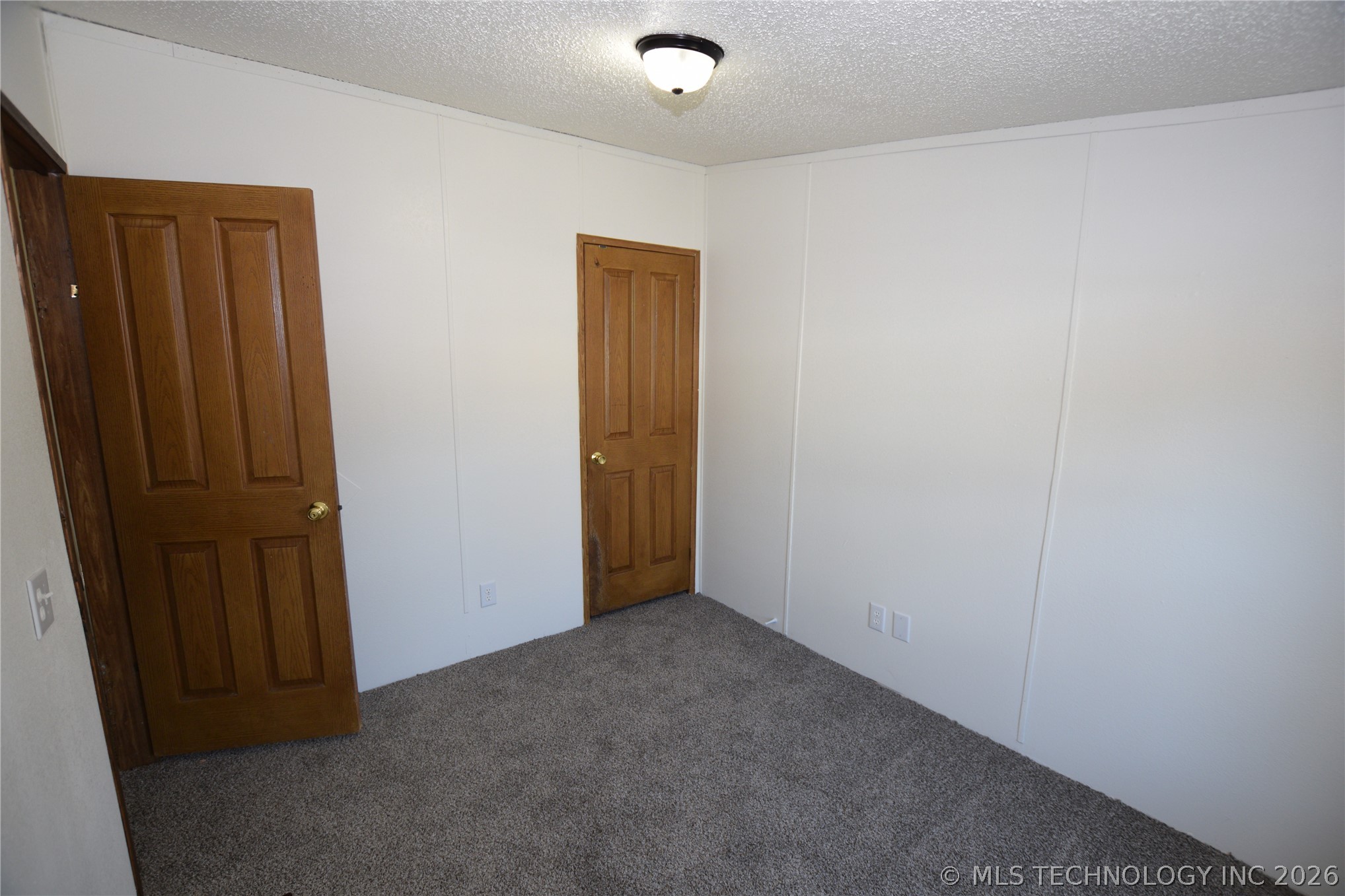 413 W Willow Street Property Photo 27